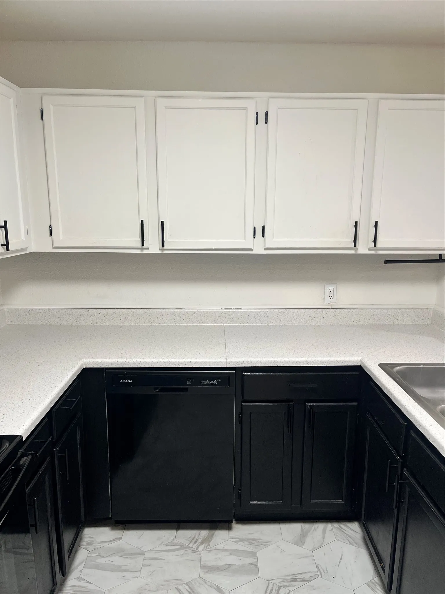 Condominium For Sale in Dallas County , 6108 Abrams Road 303, Dallas, Texas 75231, 1 Bedroom, 1 Bathroom, Garage spaces, 600 Sqft, built in 1984, Price $119,900, mls#21246208, Real Estate Agent in Dallas, Homes For Sale in Dallas county, Homes For Sale in Dallas, Realtor in Dallas Texas, Real Estate Brokerage Independent Realty Texas, Luminita Cordes Realtor