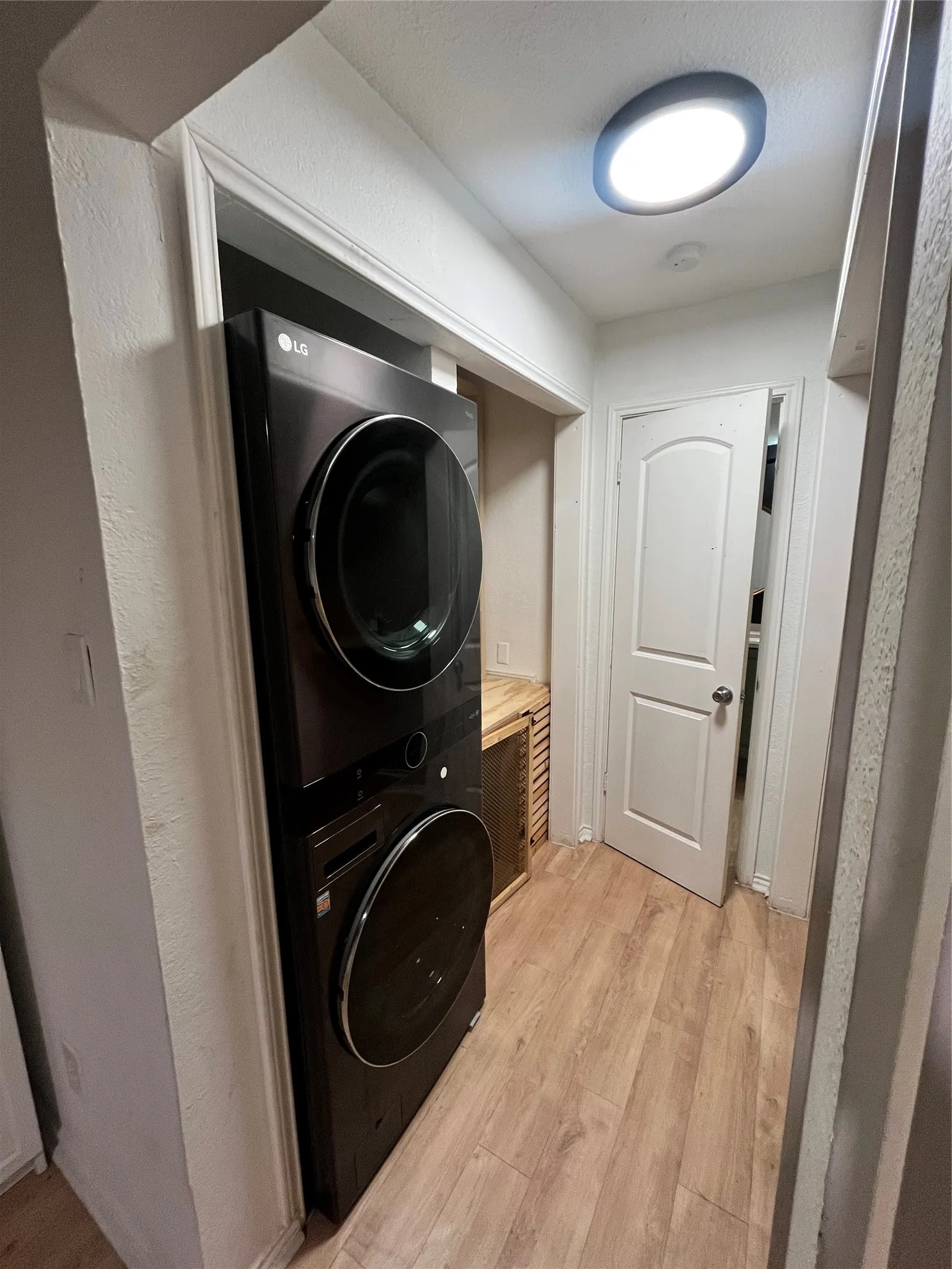 Condominium For Sale in Dallas County , 6108 Abrams Road 303, Dallas, Texas 75231, 1 Bedroom, 1 Bathroom, Garage spaces, 600 Sqft, built in 1984, Price $119,900, mls#21246208, Real Estate Agent in Dallas, Homes For Sale in Dallas county, Homes For Sale in Dallas, Realtor in Dallas Texas, Real Estate Brokerage Independent Realty Texas, Luminita Cordes Realtor