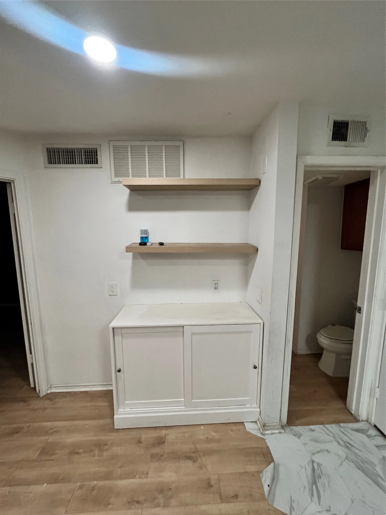 Condominium For Sale in Dallas County , 6108 Abrams Road 303, Dallas, Texas 75231, 1 Bedroom, 1 Bathroom, Garage spaces, 600 Sqft, built in 1984, Price $119,900, mls#21246208, Real Estate Agent in Dallas, Homes For Sale in Dallas county, Homes For Sale in Dallas, Realtor in Dallas Texas, Real Estate Brokerage Independent Realty Texas, Luminita Cordes Realtor