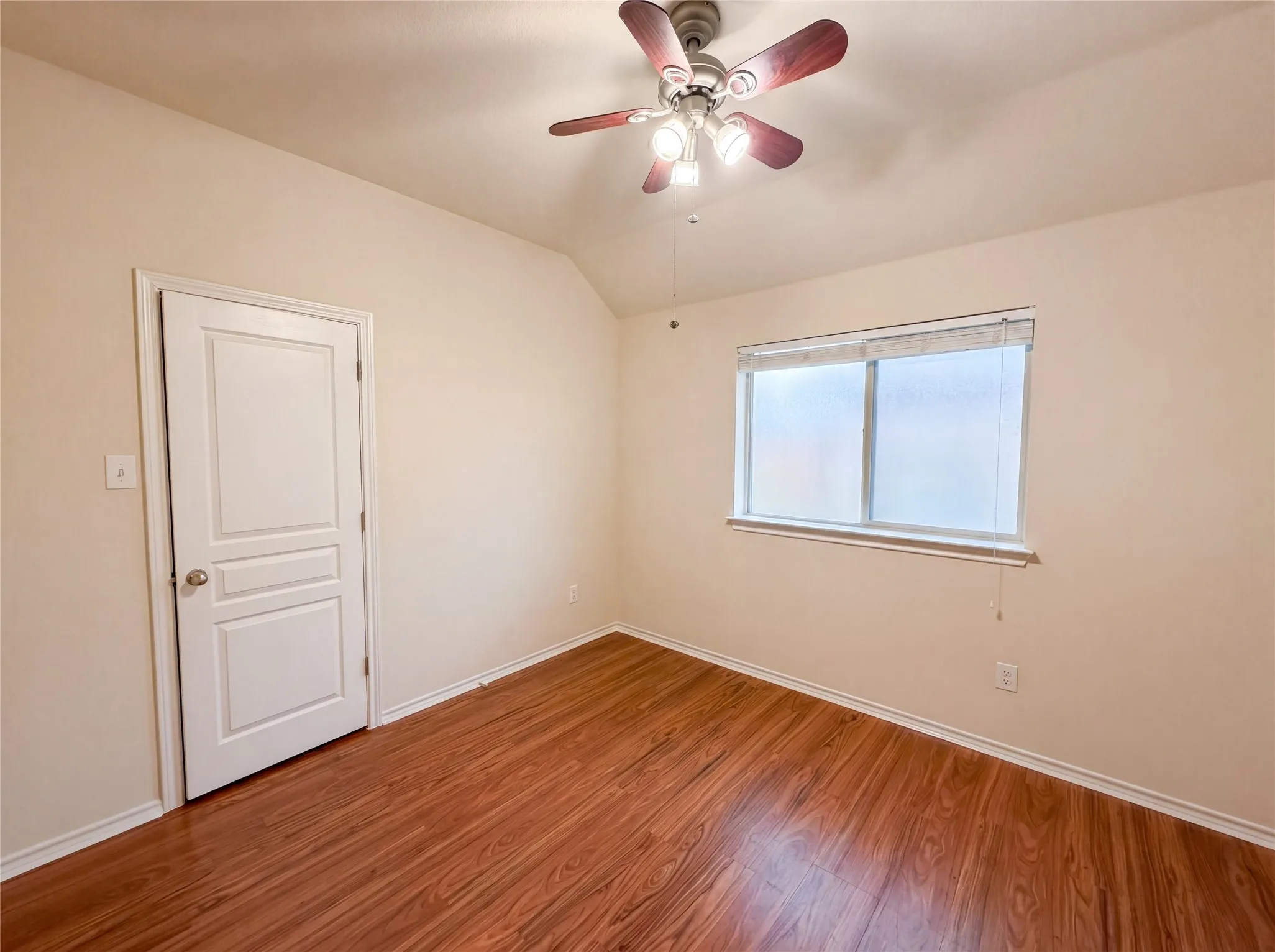 Single Family Residence For Sale in Tarrant County , 9816 Mullins Crossing Drive, Fort Worth, Texas 76126, 4 Bedroom, 3 Bathroom, 2 Garage spaces, 2,597 Sqft, built in 2007, Preowned, mls#21247368, Real Estate Agent in Fort Worth, Homes For Sale in Tarrant county, Homes For Sale in Fort Worth, Realtor in Fort Worth Texas, Real Estate Brokerage Independent Realty Texas, Luminita Cordes Realtor