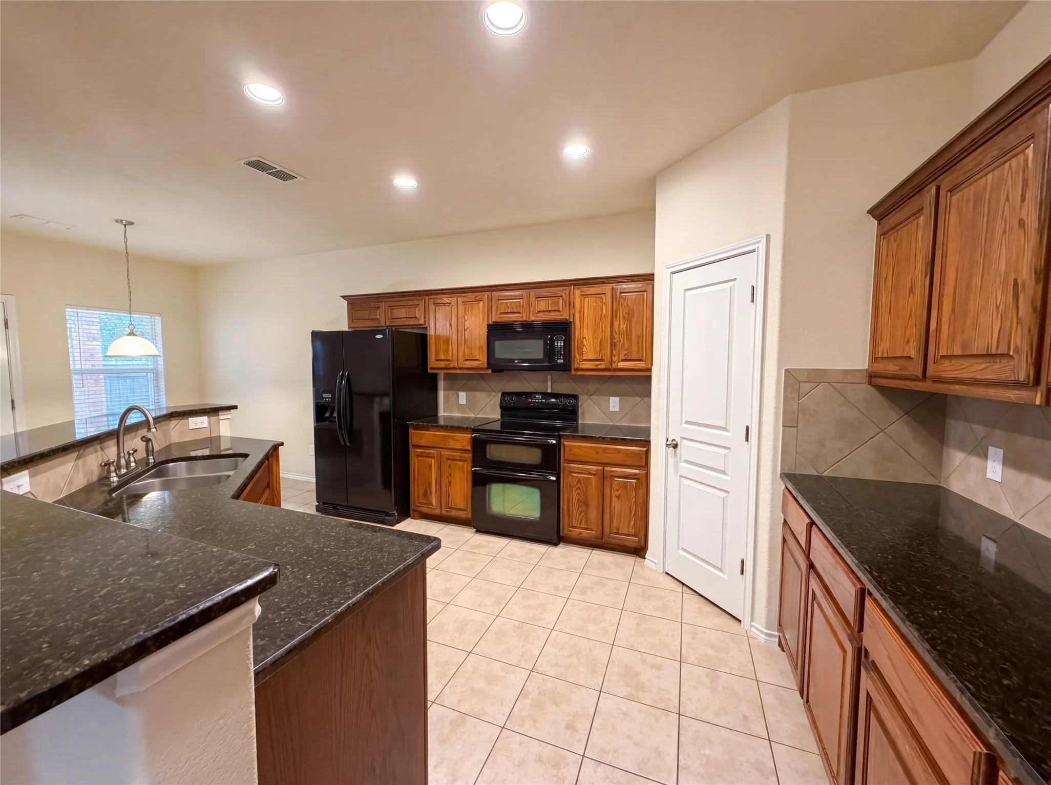 Single Family Residence For Sale in Tarrant County , 9816 Mullins Crossing Drive, Fort Worth, Texas 76126, 4 Bedroom, 3 Bathroom, 2 Garage spaces, 2,597 Sqft, built in 2007, Preowned, mls#21247368, Real Estate Agent in Fort Worth, Homes For Sale in Tarrant county, Homes For Sale in Fort Worth, Realtor in Fort Worth Texas, Real Estate Brokerage Independent Realty Texas, Luminita Cordes Realtor