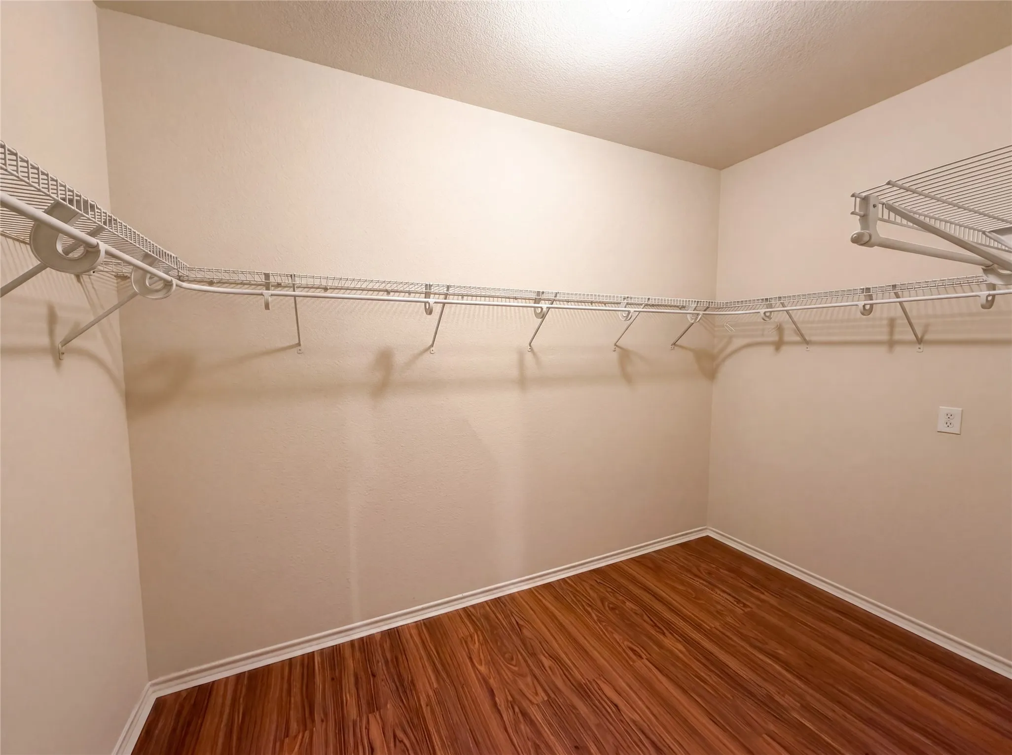 Single Family Residence For Sale in Tarrant County , 9816 Mullins Crossing Drive, Fort Worth, Texas 76126, 4 Bedroom, 3 Bathroom, 2 Garage spaces, 2,597 Sqft, built in 2007, Preowned, mls#21247368, Real Estate Agent in Fort Worth, Homes For Sale in Tarrant county, Homes For Sale in Fort Worth, Realtor in Fort Worth Texas, Real Estate Brokerage Independent Realty Texas, Luminita Cordes Realtor