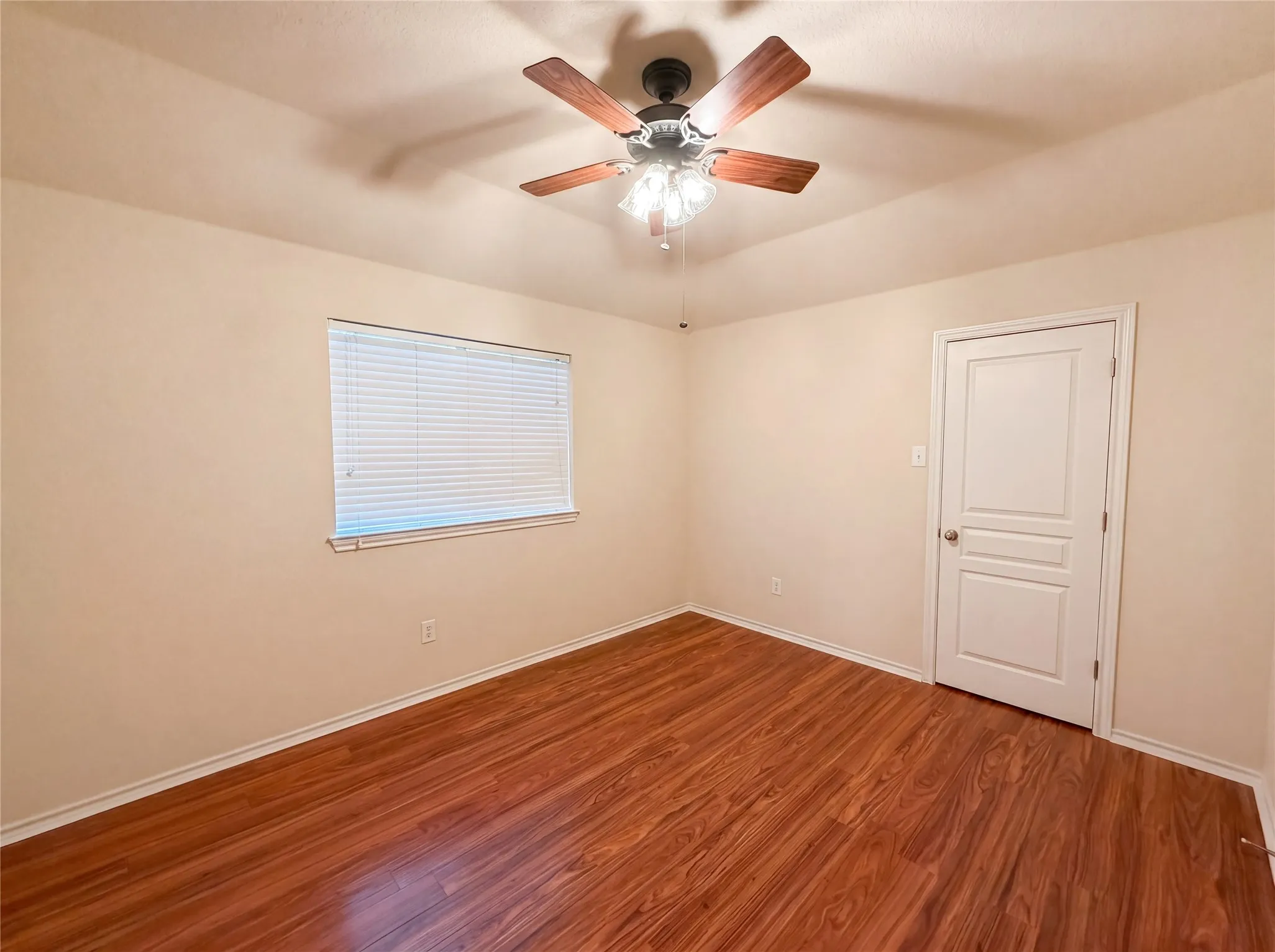 Single Family Residence For Sale in Tarrant County , 9816 Mullins Crossing Drive, Fort Worth, Texas 76126, 4 Bedroom, 3 Bathroom, 2 Garage spaces, 2,597 Sqft, built in 2007, Preowned, mls#21247368, Real Estate Agent in Fort Worth, Homes For Sale in Tarrant county, Homes For Sale in Fort Worth, Realtor in Fort Worth Texas, Real Estate Brokerage Independent Realty Texas, Luminita Cordes Realtor
