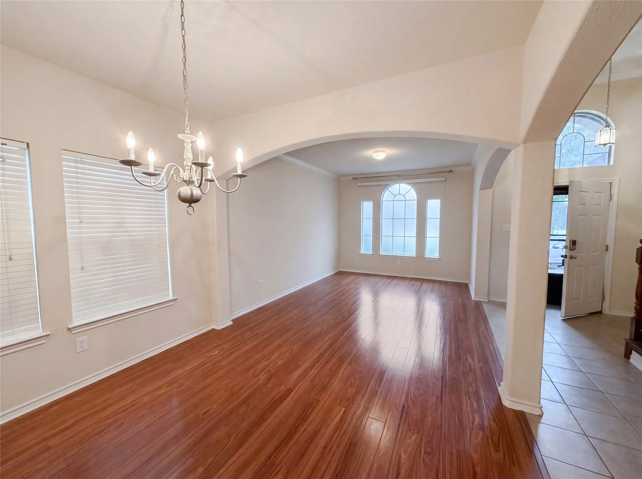 Single Family Residence For Sale in Tarrant County , 9816 Mullins Crossing Drive, Fort Worth, Texas 76126, 4 Bedroom, 3 Bathroom, 2 Garage spaces, 2,597 Sqft, built in 2007, Preowned, mls#21247368, Real Estate Agent in Fort Worth, Homes For Sale in Tarrant county, Homes For Sale in Fort Worth, Realtor in Fort Worth Texas, Real Estate Brokerage Independent Realty Texas, Luminita Cordes Realtor