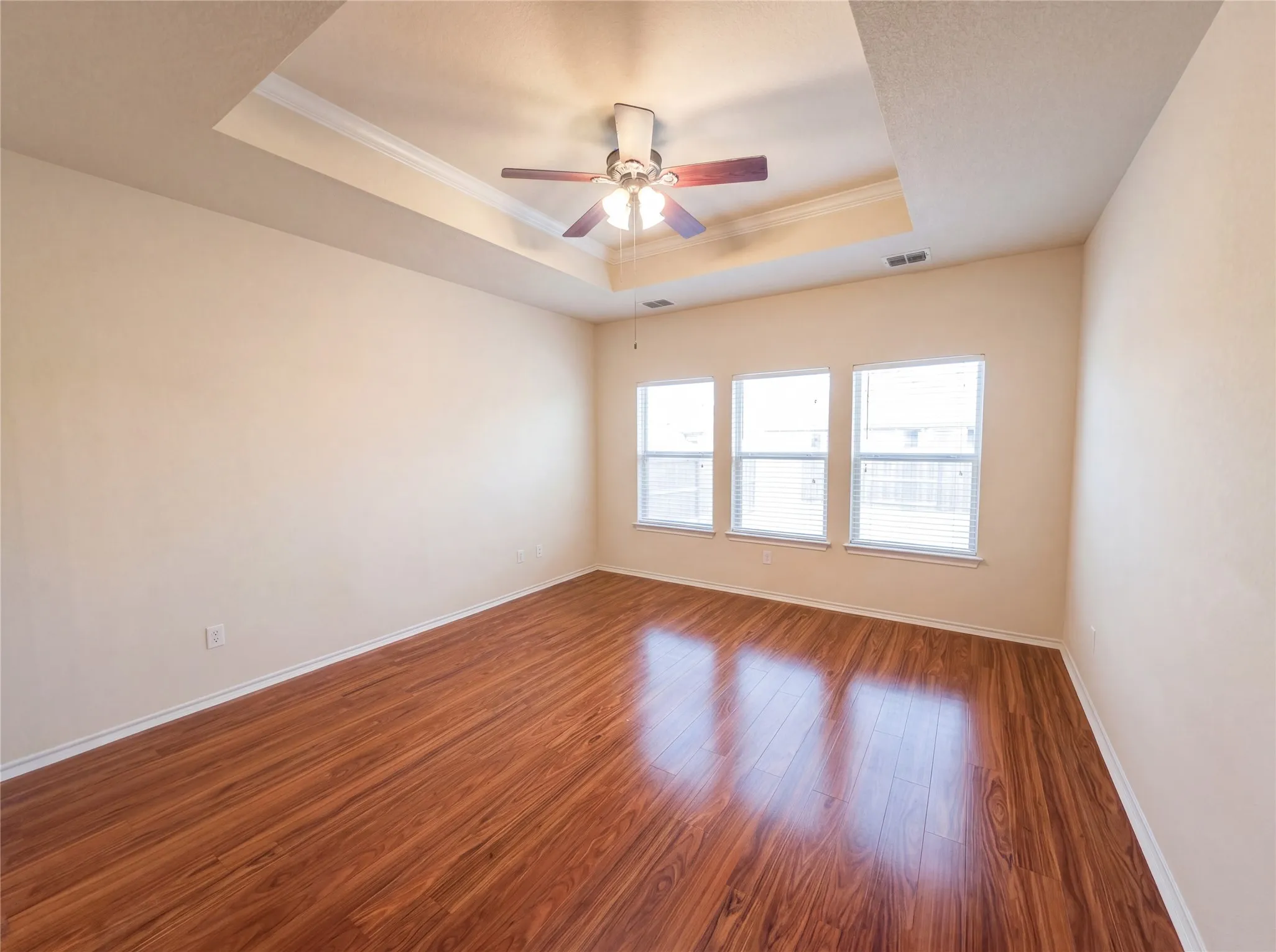 Single Family Residence For Sale in Tarrant County , 9816 Mullins Crossing Drive, Fort Worth, Texas 76126, 4 Bedroom, 3 Bathroom, 2 Garage spaces, 2,597 Sqft, built in 2007, Preowned, mls#21247368, Real Estate Agent in Fort Worth, Homes For Sale in Tarrant county, Homes For Sale in Fort Worth, Realtor in Fort Worth Texas, Real Estate Brokerage Independent Realty Texas, Luminita Cordes Realtor