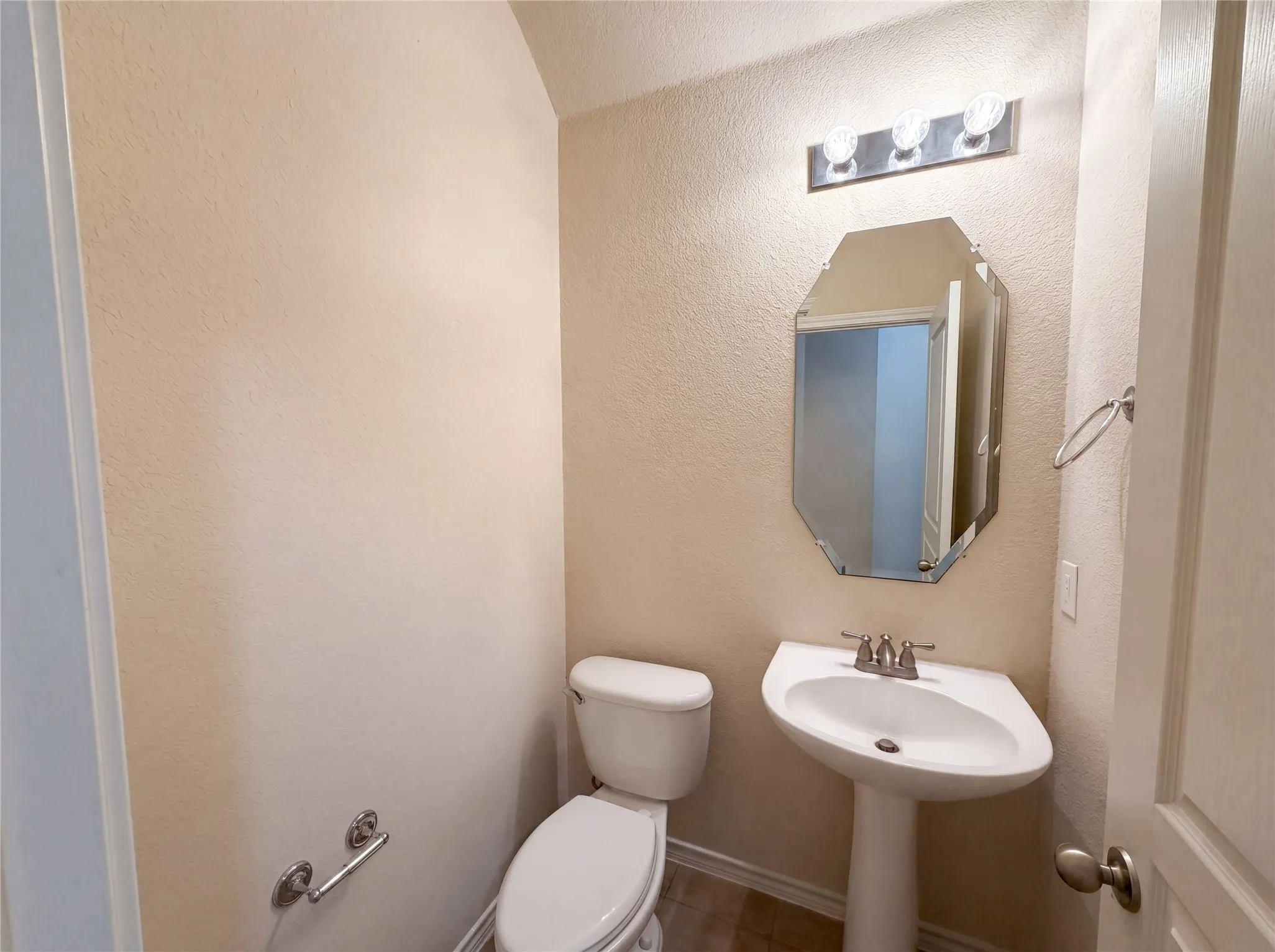 Single Family Residence For Sale in Tarrant County , 9816 Mullins Crossing Drive, Fort Worth, Texas 76126, 4 Bedroom, 3 Bathroom, 2 Garage spaces, 2,597 Sqft, built in 2007, Preowned, mls#21247368, Real Estate Agent in Fort Worth, Homes For Sale in Tarrant county, Homes For Sale in Fort Worth, Realtor in Fort Worth Texas, Real Estate Brokerage Independent Realty Texas, Luminita Cordes Realtor