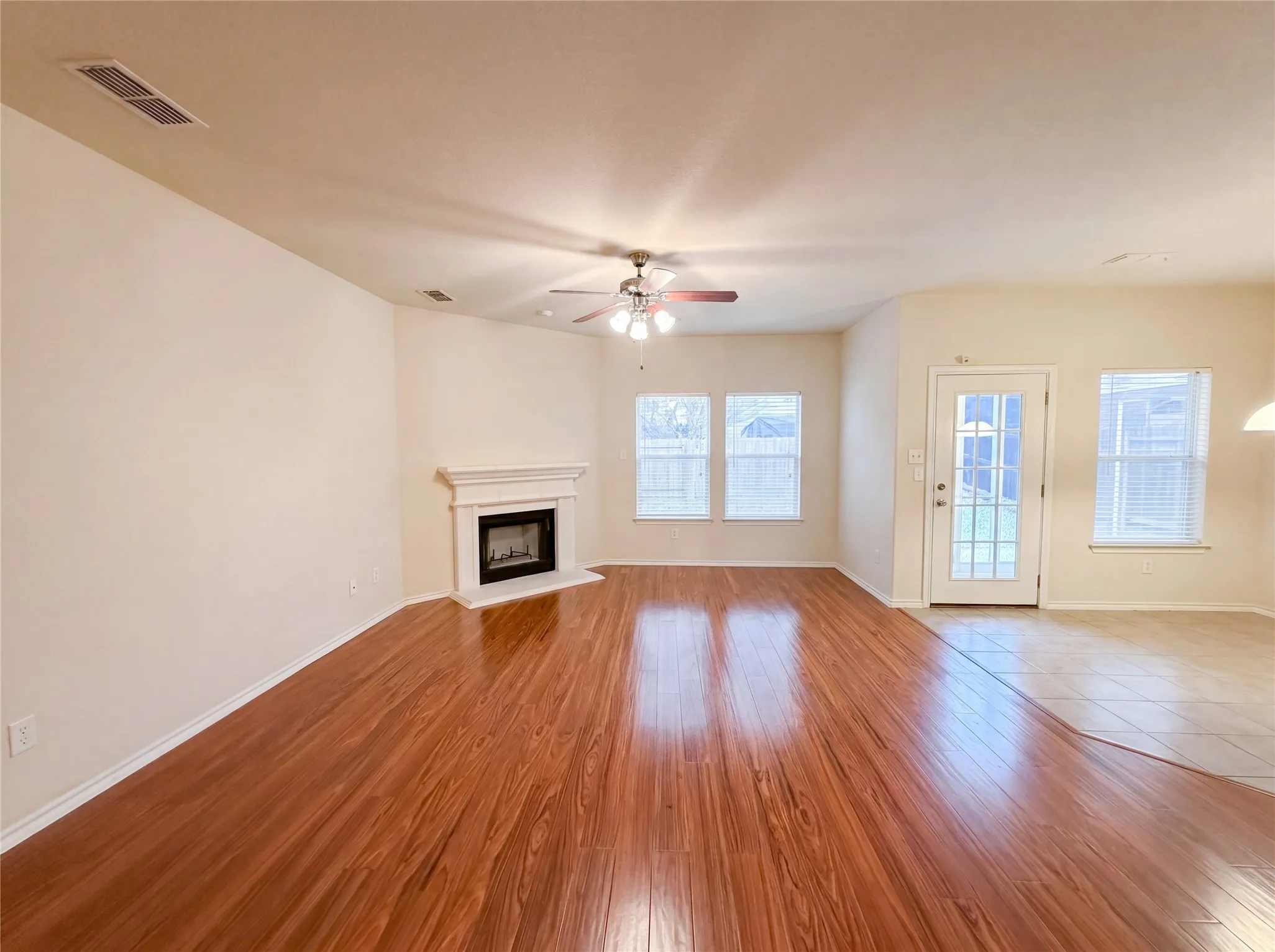Single Family Residence For Sale in Tarrant County , 9816 Mullins Crossing Drive, Fort Worth, Texas 76126, 4 Bedroom, 3 Bathroom, 2 Garage spaces, 2,597 Sqft, built in 2007, Preowned, mls#21247368, Real Estate Agent in Fort Worth, Homes For Sale in Tarrant county, Homes For Sale in Fort Worth, Realtor in Fort Worth Texas, Real Estate Brokerage Independent Realty Texas, Luminita Cordes Realtor