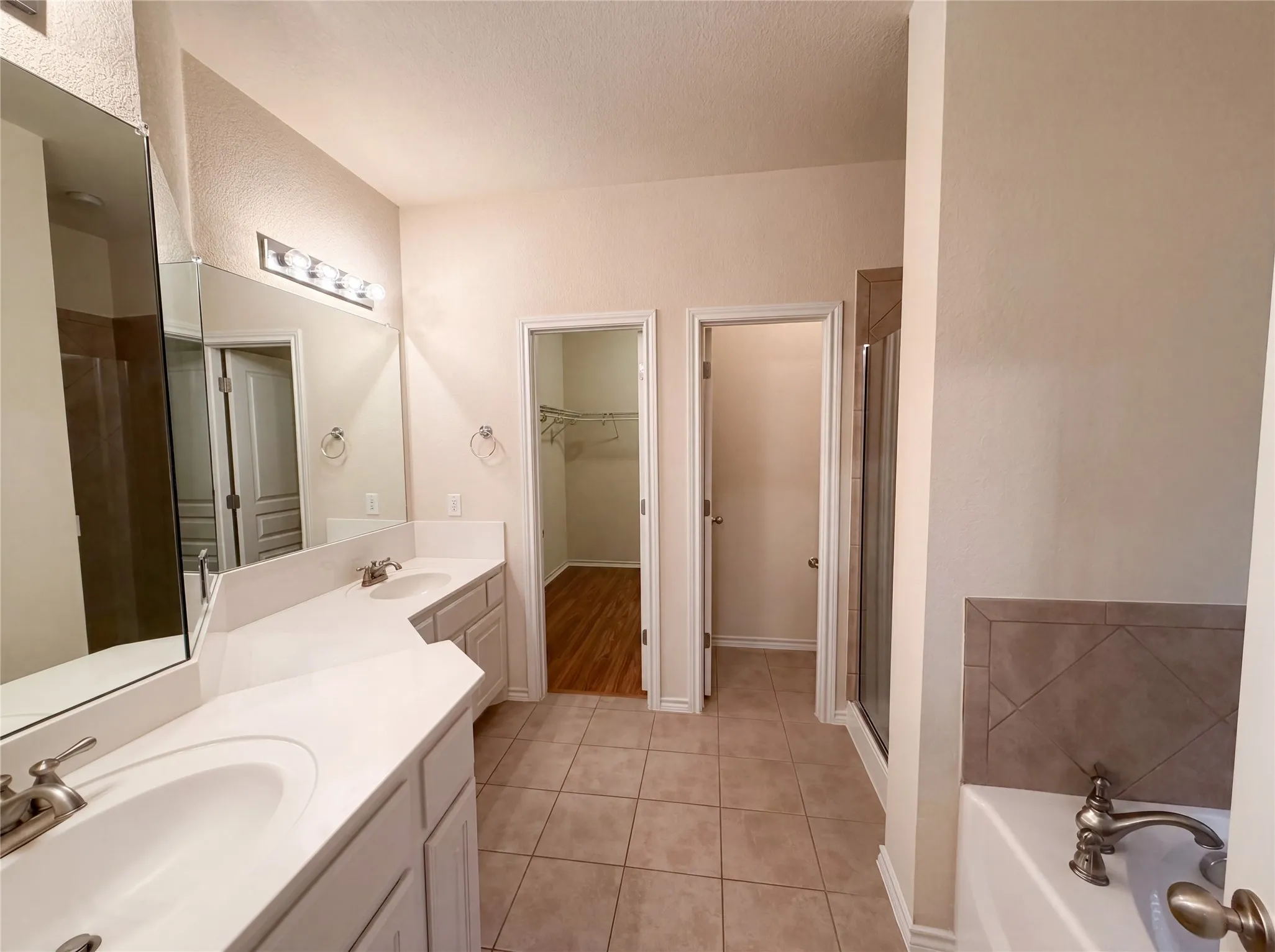 Single Family Residence For Sale in Tarrant County , 9816 Mullins Crossing Drive, Fort Worth, Texas 76126, 4 Bedroom, 3 Bathroom, 2 Garage spaces, 2,597 Sqft, built in 2007, Preowned, mls#21247368, Real Estate Agent in Fort Worth, Homes For Sale in Tarrant county, Homes For Sale in Fort Worth, Realtor in Fort Worth Texas, Real Estate Brokerage Independent Realty Texas, Luminita Cordes Realtor