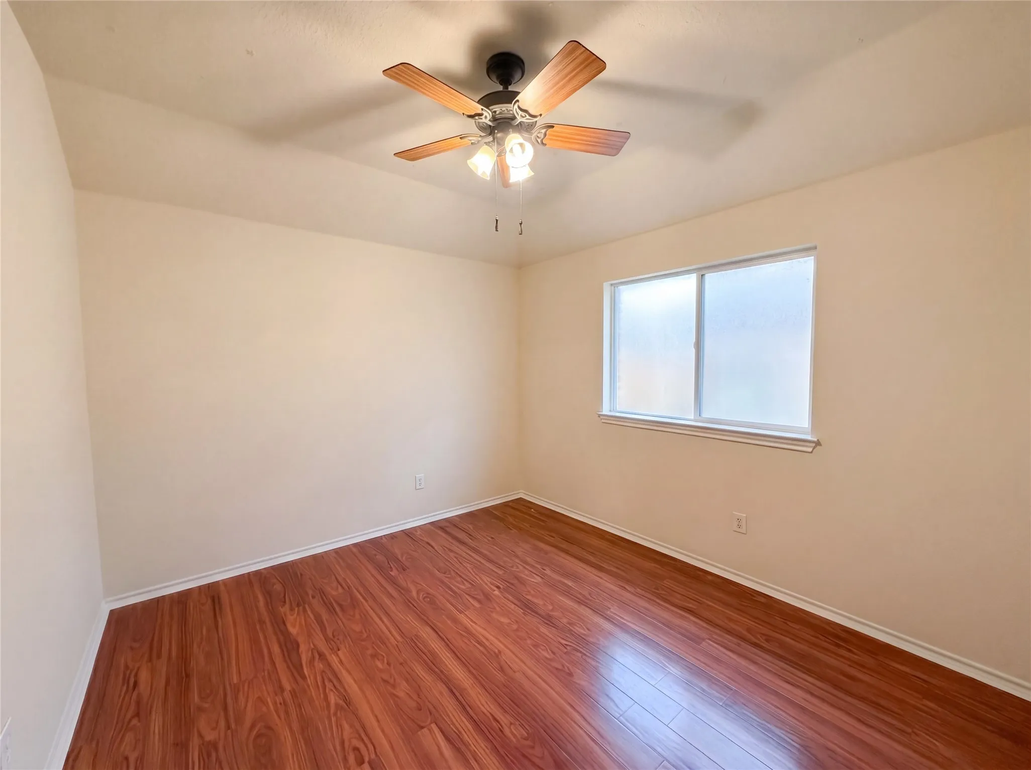 Single Family Residence For Sale in Tarrant County , 9816 Mullins Crossing Drive, Fort Worth, Texas 76126, 4 Bedroom, 3 Bathroom, 2 Garage spaces, 2,597 Sqft, built in 2007, Preowned, mls#21247368, Real Estate Agent in Fort Worth, Homes For Sale in Tarrant county, Homes For Sale in Fort Worth, Realtor in Fort Worth Texas, Real Estate Brokerage Independent Realty Texas, Luminita Cordes Realtor