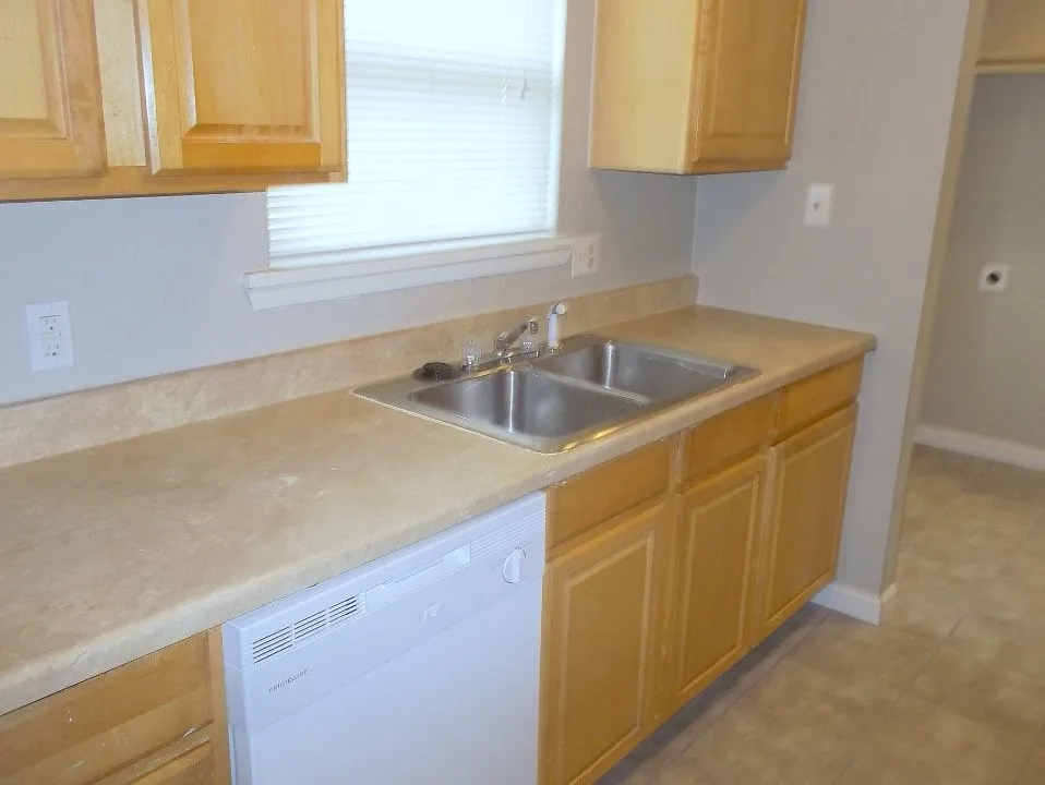 Duplex For Rent in Ellis County , 1502 Cardinal Drive, Ennis, Texas 75119, 2 Bedroom, 1 Bathroom, 1 Garage spaces, 2,033 Sqft, built in 1983, mls#21247389, Real Estate Agent in Ennis, Homes For Rent in Ellis county, Homes For Rent in Ennis, Realtor in Ennis Texas, Real Estate Brokerage Independent Realty Texas, Luminita Cordes Realtor