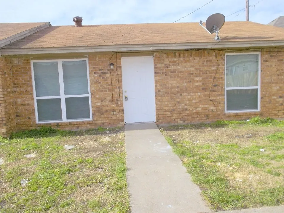 Duplex For Rent in Ellis County , 1502 Cardinal Drive, Ennis, Texas 75119, 2 Bedroom, 1 Bathroom, 1 Garage spaces, 2,033 Sqft, built in 1983, mls#21247389, Real Estate Agent in Ennis, Homes For Rent in Ellis county, Homes For Rent in Ennis, Realtor in Ennis Texas, Real Estate Brokerage Independent Realty Texas, Luminita Cordes Realtor