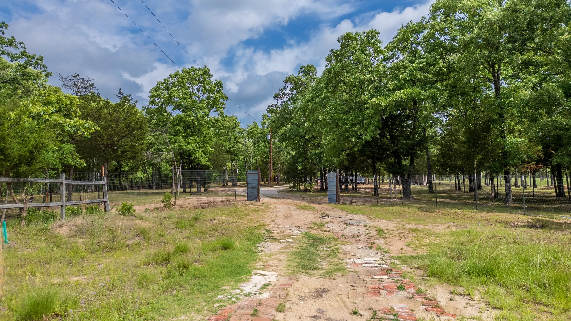 Improved Land For Sale in Hunt County , 424 Hill Lane, Quinlan, Texas 75474, 0, 0, Garage spaces, 0 Sqft, built in 0, Price $310,000, mls#21246041, Real Estate Agent in Quinlan, Homes For Sale in Hunt county, Homes For Sale in Quinlan, Realtor in Quinlan Texas, Real Estate Brokerage Independent Realty Texas, Luminita Cordes Realtor