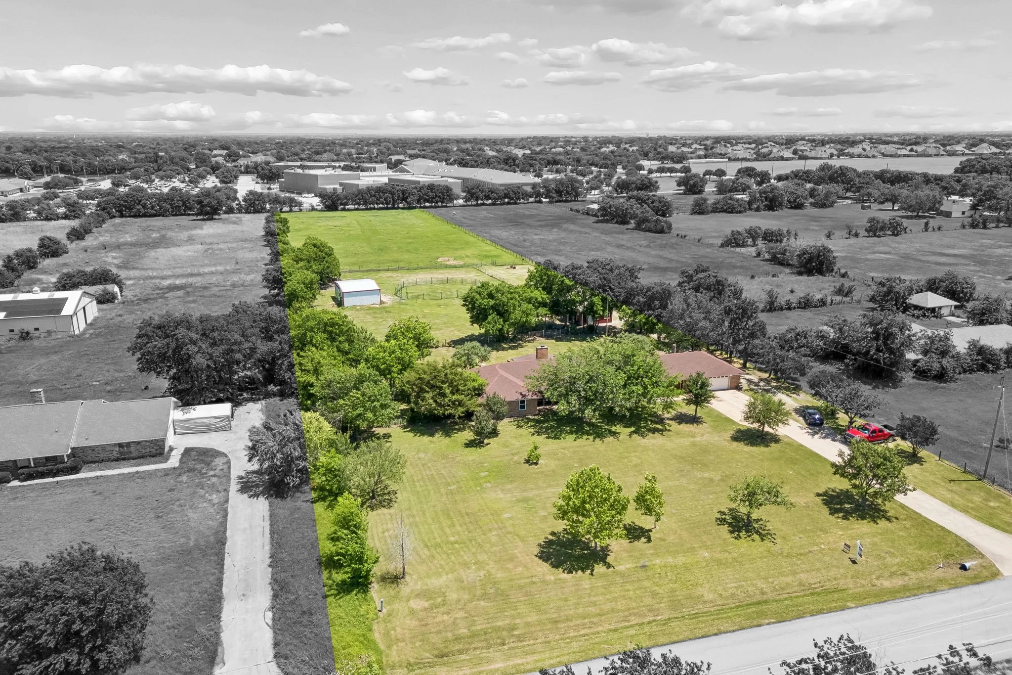 Single Family Residence For Sale in Collin County , 1300 Rock Ridge Road, Lucas, Texas 75002, 3 Bedroom, 3 Bathroom, 2 Garage spaces, 2,556 Sqft, built in 1983, Preowned, mls#21244794, Real Estate Agent in Lucas, Homes For Sale in Collin county, Homes For Sale in Lucas, Realtor in Lucas Texas, Real Estate Brokerage Independent Realty Texas, Luminita Cordes Realtor