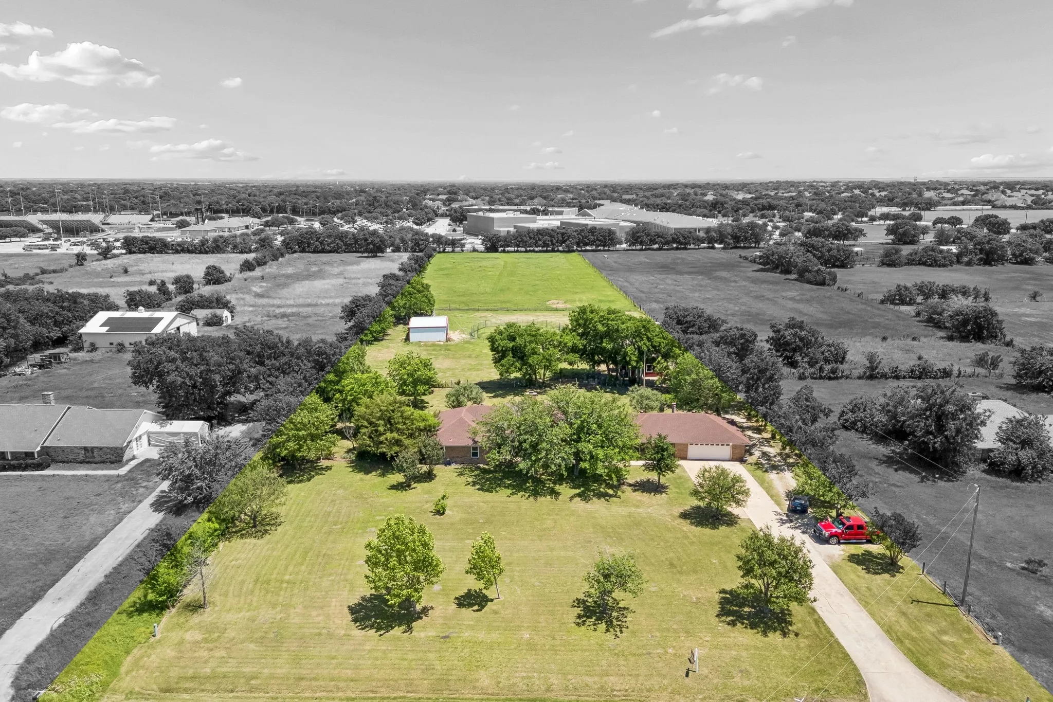 Single Family Residence For Sale in Collin County , 1300 Rock Ridge Road, Lucas, Texas 75002, 3 Bedroom, 3 Bathroom, 2 Garage spaces, 2,556 Sqft, built in 1983, Preowned, mls#21244794, Real Estate Agent in Lucas, Homes For Sale in Collin county, Homes For Sale in Lucas, Realtor in Lucas Texas, Real Estate Brokerage Independent Realty Texas, Luminita Cordes Realtor