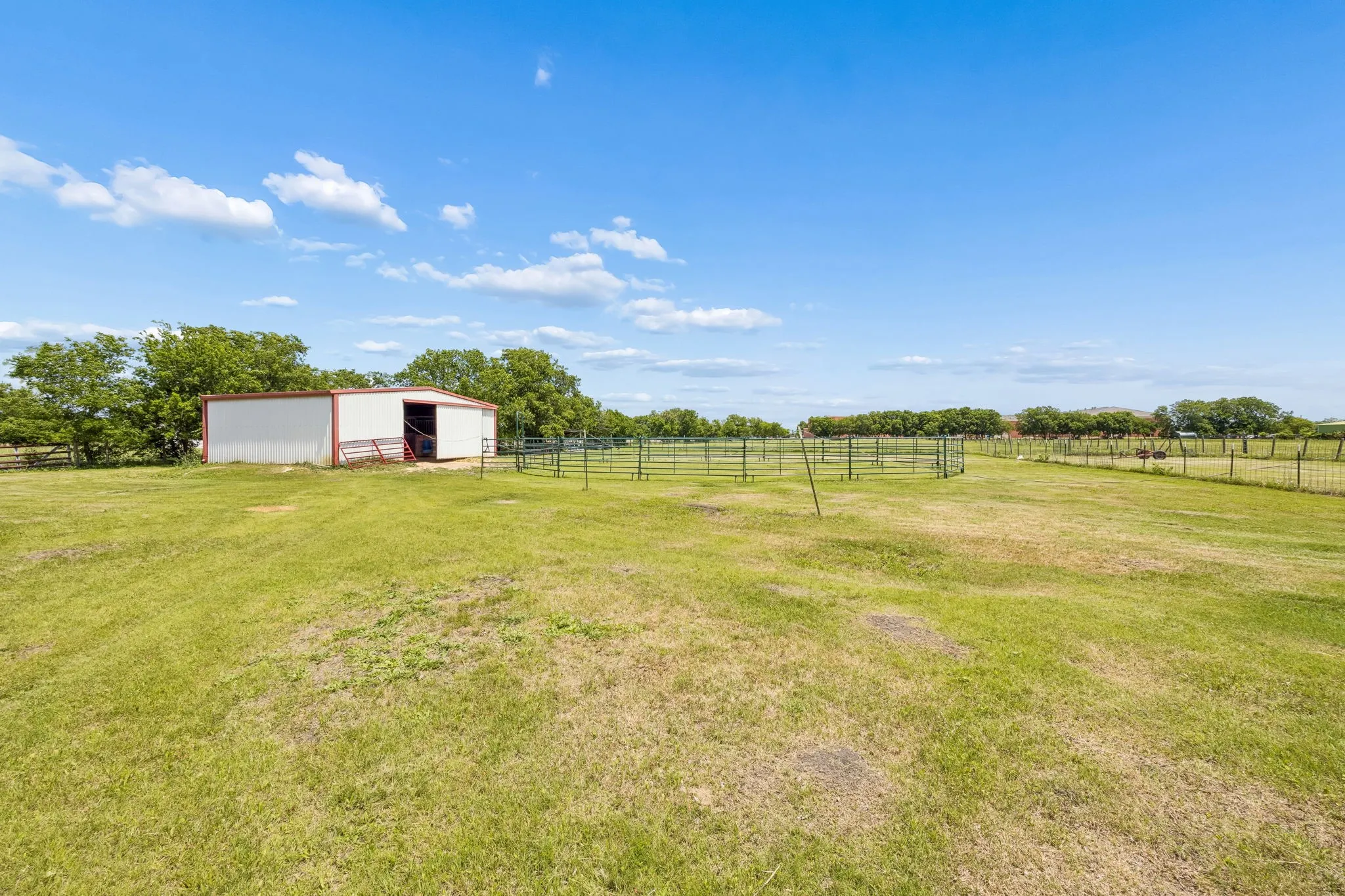 Single Family Residence For Sale in Collin County , 1300 Rock Ridge Road, Lucas, Texas 75002, 3 Bedroom, 3 Bathroom, 2 Garage spaces, 2,556 Sqft, built in 1983, Preowned, mls#21244794, Real Estate Agent in Lucas, Homes For Sale in Collin county, Homes For Sale in Lucas, Realtor in Lucas Texas, Real Estate Brokerage Independent Realty Texas, Luminita Cordes Realtor