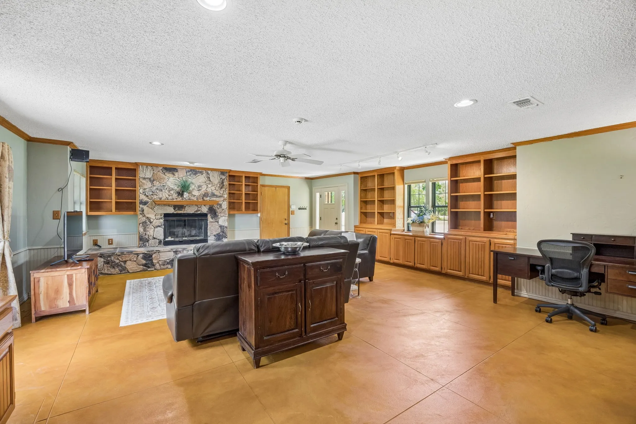Single Family Residence For Sale in Collin County , 1300 Rock Ridge Road, Lucas, Texas 75002, 3 Bedroom, 3 Bathroom, 2 Garage spaces, 2,556 Sqft, built in 1983, Preowned, mls#21244794, Real Estate Agent in Lucas, Homes For Sale in Collin county, Homes For Sale in Lucas, Realtor in Lucas Texas, Real Estate Brokerage Independent Realty Texas, Luminita Cordes Realtor