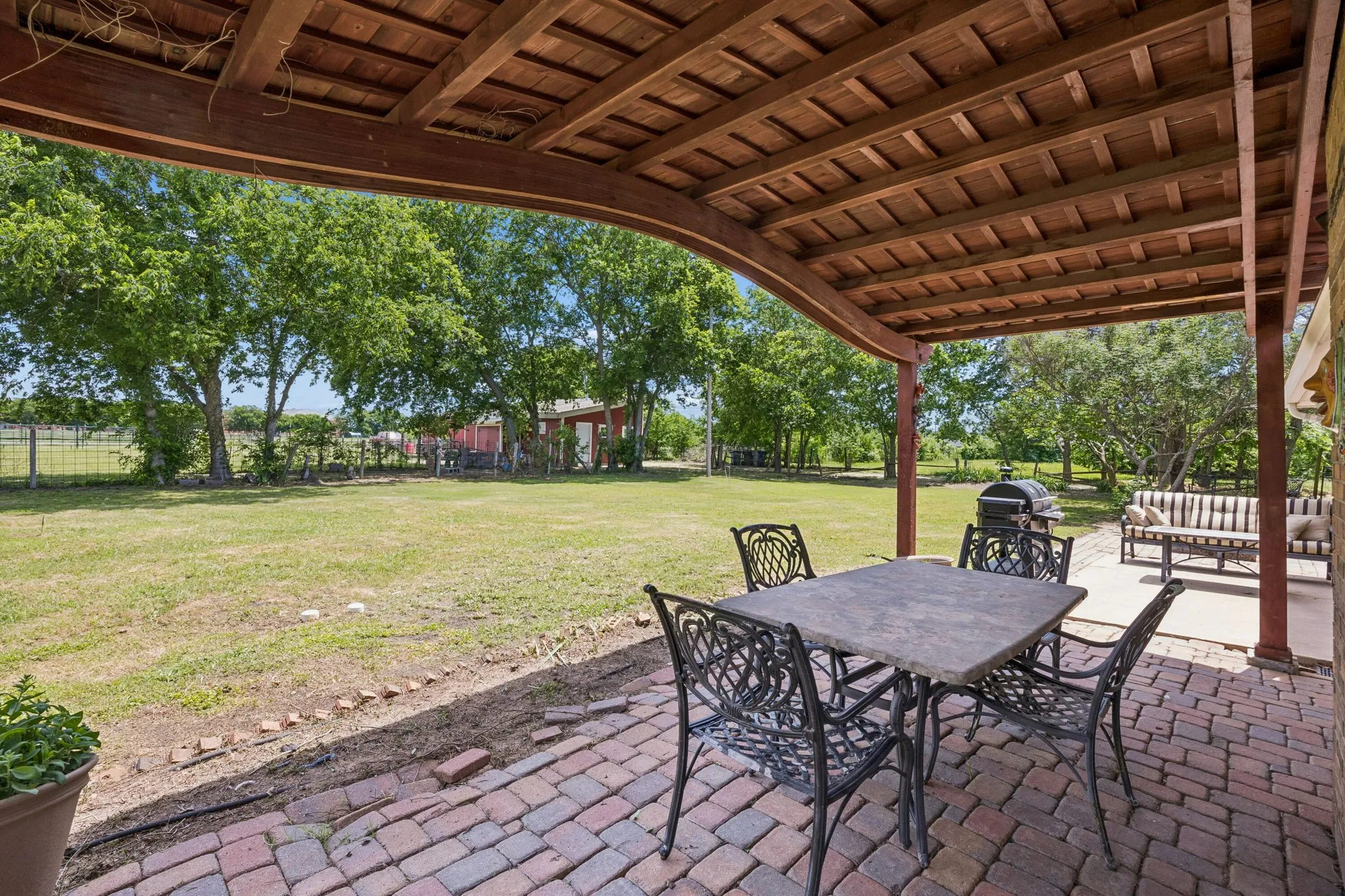 Single Family Residence For Sale in Collin County , 1300 Rock Ridge Road, Lucas, Texas 75002, 3 Bedroom, 3 Bathroom, 2 Garage spaces, 2,556 Sqft, built in 1983, Preowned, mls#21244794, Real Estate Agent in Lucas, Homes For Sale in Collin county, Homes For Sale in Lucas, Realtor in Lucas Texas, Real Estate Brokerage Independent Realty Texas, Luminita Cordes Realtor