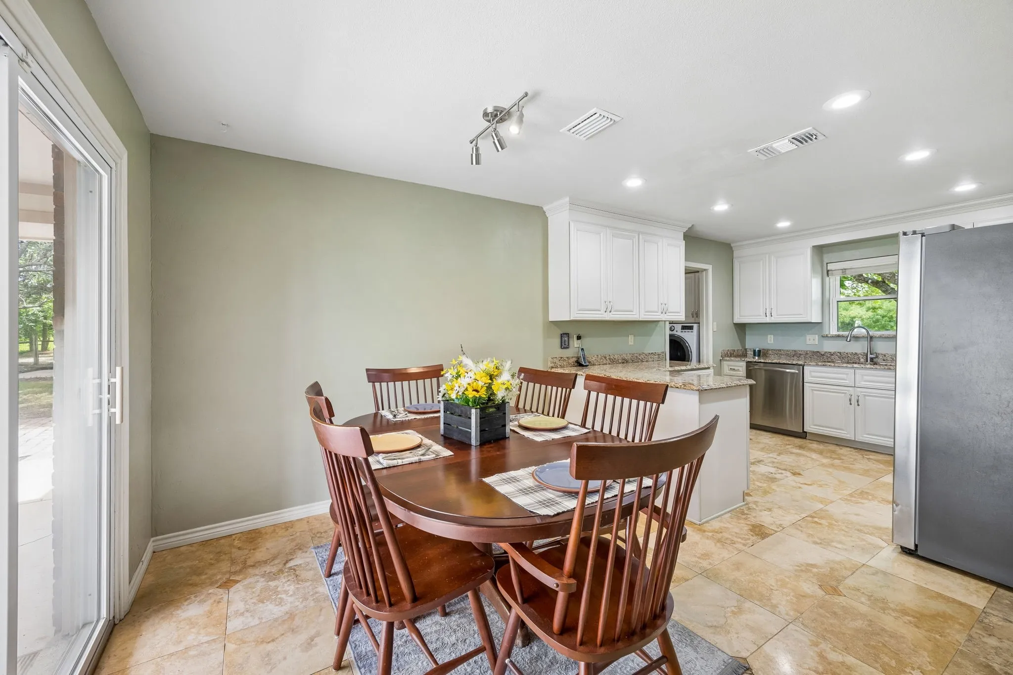 Single Family Residence For Sale in Collin County , 1300 Rock Ridge Road, Lucas, Texas 75002, 3 Bedroom, 3 Bathroom, 2 Garage spaces, 2,556 Sqft, built in 1983, Preowned, mls#21244794, Real Estate Agent in Lucas, Homes For Sale in Collin county, Homes For Sale in Lucas, Realtor in Lucas Texas, Real Estate Brokerage Independent Realty Texas, Luminita Cordes Realtor