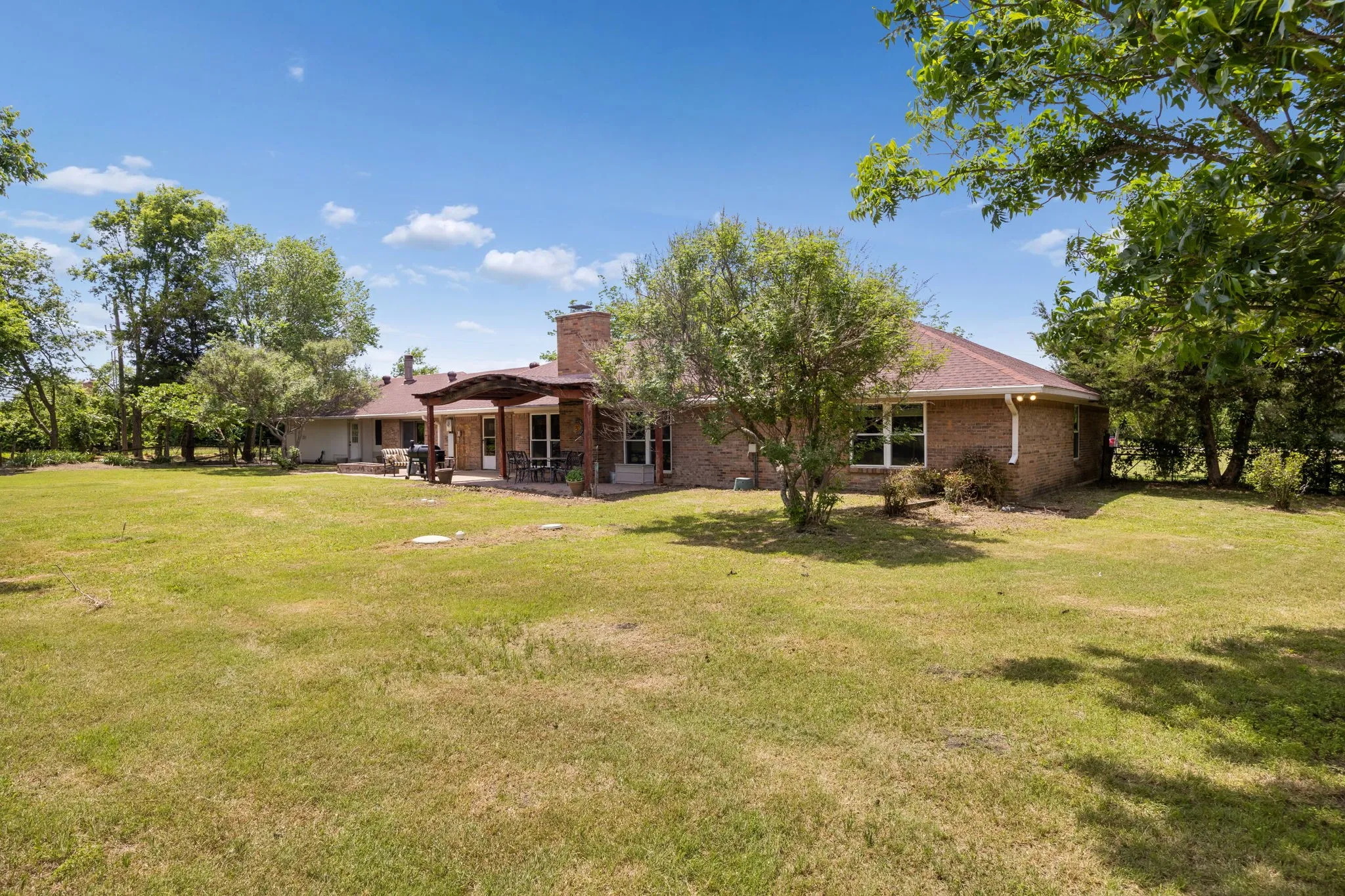 Single Family Residence For Sale in Collin County , 1300 Rock Ridge Road, Lucas, Texas 75002, 3 Bedroom, 3 Bathroom, 2 Garage spaces, 2,556 Sqft, built in 1983, Preowned, mls#21244794, Real Estate Agent in Lucas, Homes For Sale in Collin county, Homes For Sale in Lucas, Realtor in Lucas Texas, Real Estate Brokerage Independent Realty Texas, Luminita Cordes Realtor