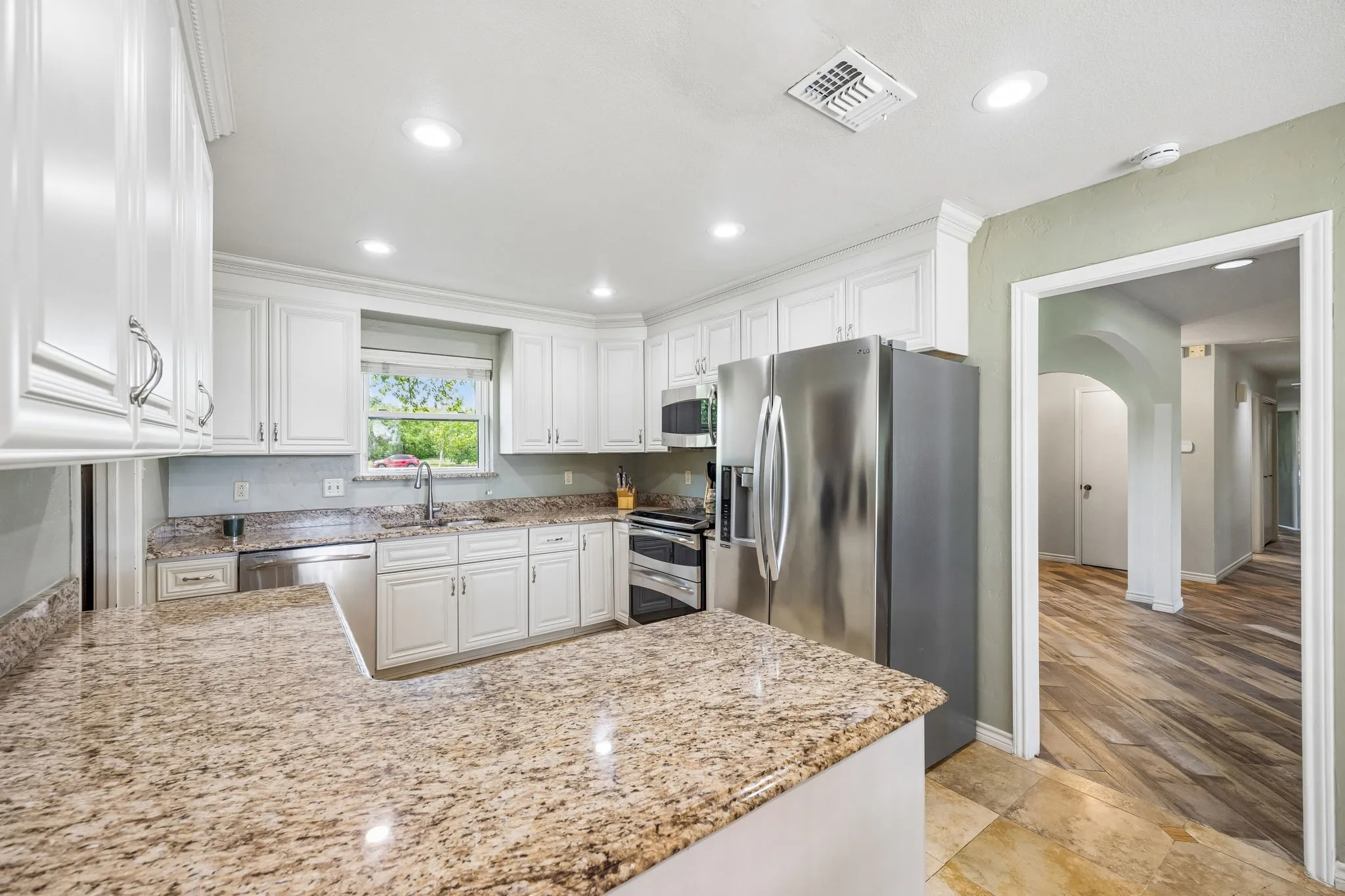 Single Family Residence For Sale in Collin County , 1300 Rock Ridge Road, Lucas, Texas 75002, 3 Bedroom, 3 Bathroom, 2 Garage spaces, 2,556 Sqft, built in 1983, Preowned, mls#21244794, Real Estate Agent in Lucas, Homes For Sale in Collin county, Homes For Sale in Lucas, Realtor in Lucas Texas, Real Estate Brokerage Independent Realty Texas, Luminita Cordes Realtor
