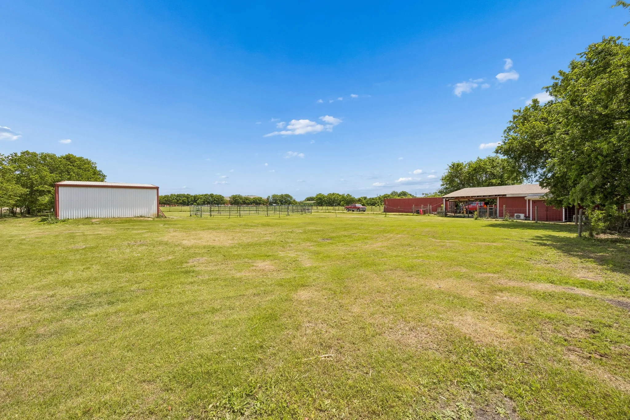 Single Family Residence For Sale in Collin County , 1300 Rock Ridge Road, Lucas, Texas 75002, 3 Bedroom, 3 Bathroom, 2 Garage spaces, 2,556 Sqft, built in 1983, Preowned, mls#21244794, Real Estate Agent in Lucas, Homes For Sale in Collin county, Homes For Sale in Lucas, Realtor in Lucas Texas, Real Estate Brokerage Independent Realty Texas, Luminita Cordes Realtor