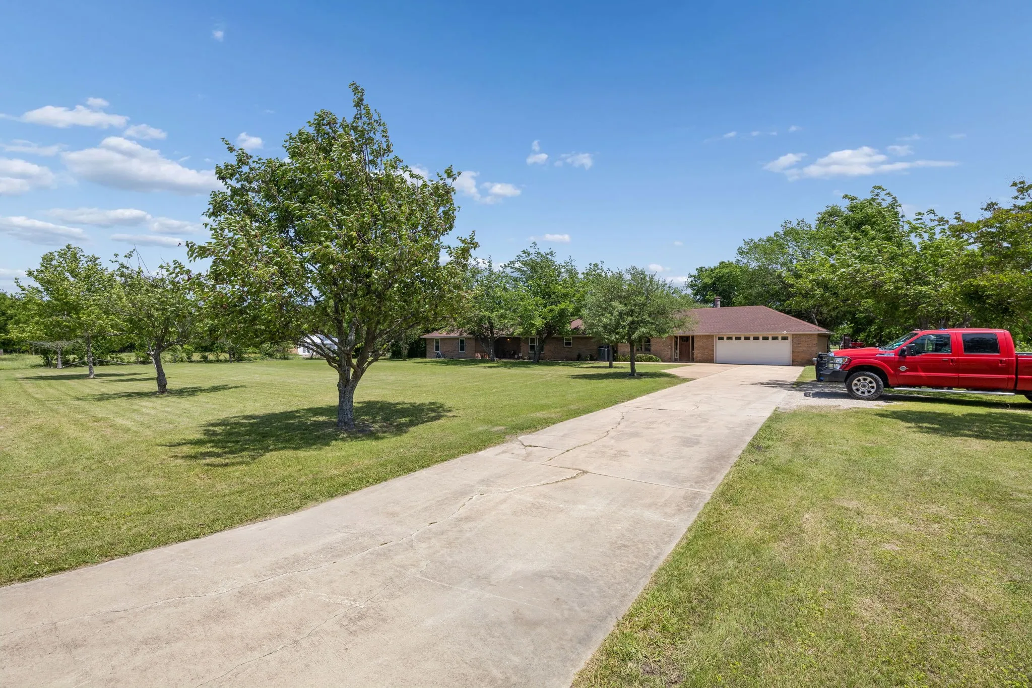 Single Family Residence For Sale in Collin County , 1300 Rock Ridge Road, Lucas, Texas 75002, 3 Bedroom, 3 Bathroom, 2 Garage spaces, 2,556 Sqft, built in 1983, Preowned, mls#21244794, Real Estate Agent in Lucas, Homes For Sale in Collin county, Homes For Sale in Lucas, Realtor in Lucas Texas, Real Estate Brokerage Independent Realty Texas, Luminita Cordes Realtor