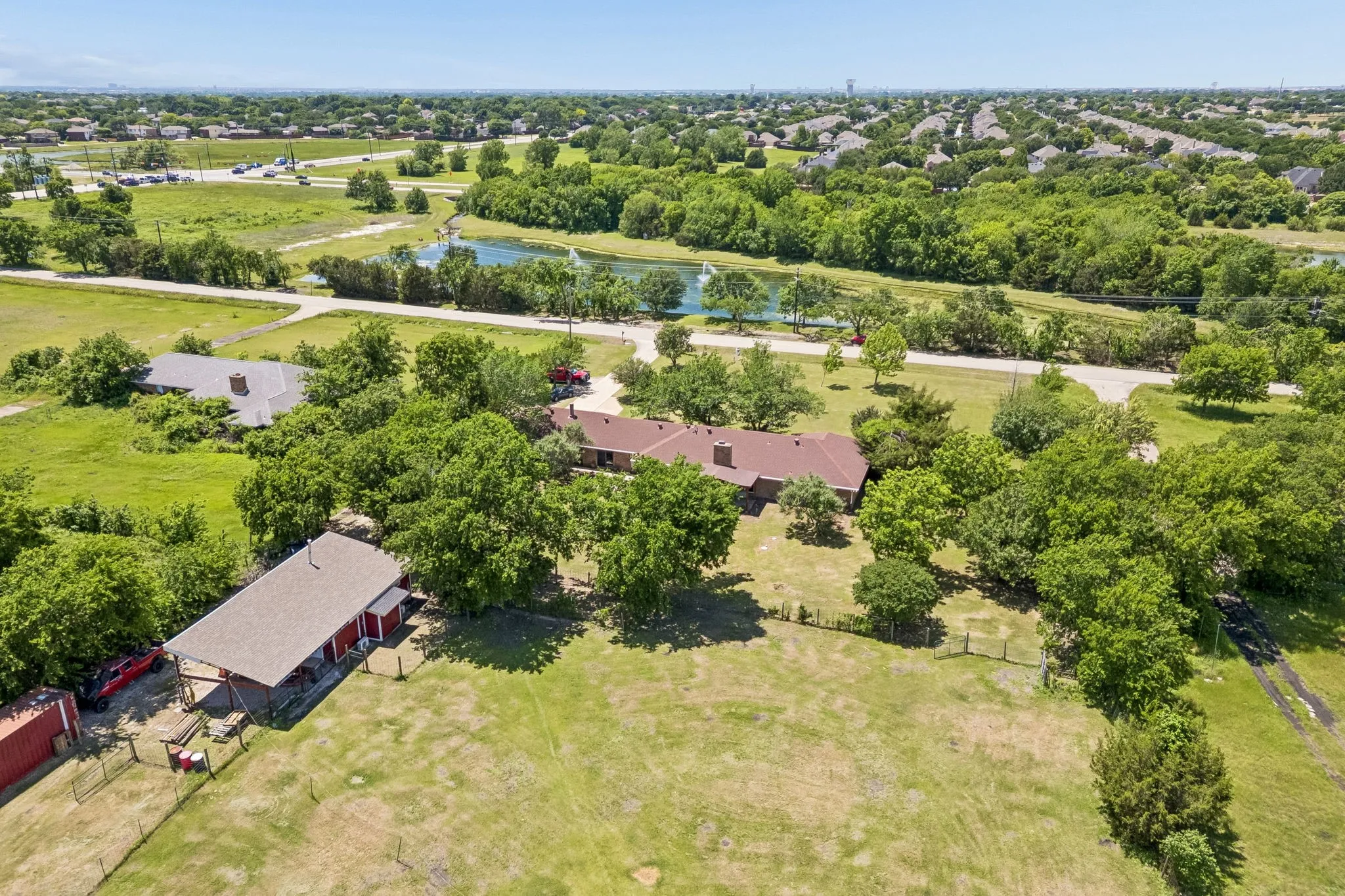 Single Family Residence For Sale in Collin County , 1300 Rock Ridge Road, Lucas, Texas 75002, 3 Bedroom, 3 Bathroom, 2 Garage spaces, 2,556 Sqft, built in 1983, Preowned, mls#21244794, Real Estate Agent in Lucas, Homes For Sale in Collin county, Homes For Sale in Lucas, Realtor in Lucas Texas, Real Estate Brokerage Independent Realty Texas, Luminita Cordes Realtor