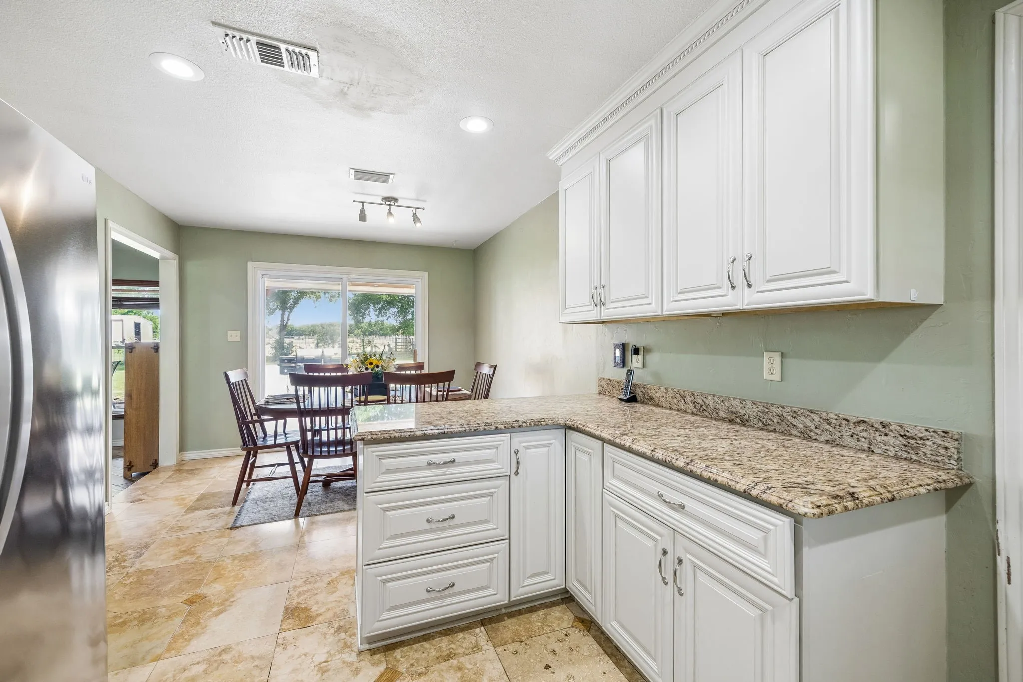 Single Family Residence For Sale in Collin County , 1300 Rock Ridge Road, Lucas, Texas 75002, 3 Bedroom, 3 Bathroom, 2 Garage spaces, 2,556 Sqft, built in 1983, Preowned, mls#21244794, Real Estate Agent in Lucas, Homes For Sale in Collin county, Homes For Sale in Lucas, Realtor in Lucas Texas, Real Estate Brokerage Independent Realty Texas, Luminita Cordes Realtor