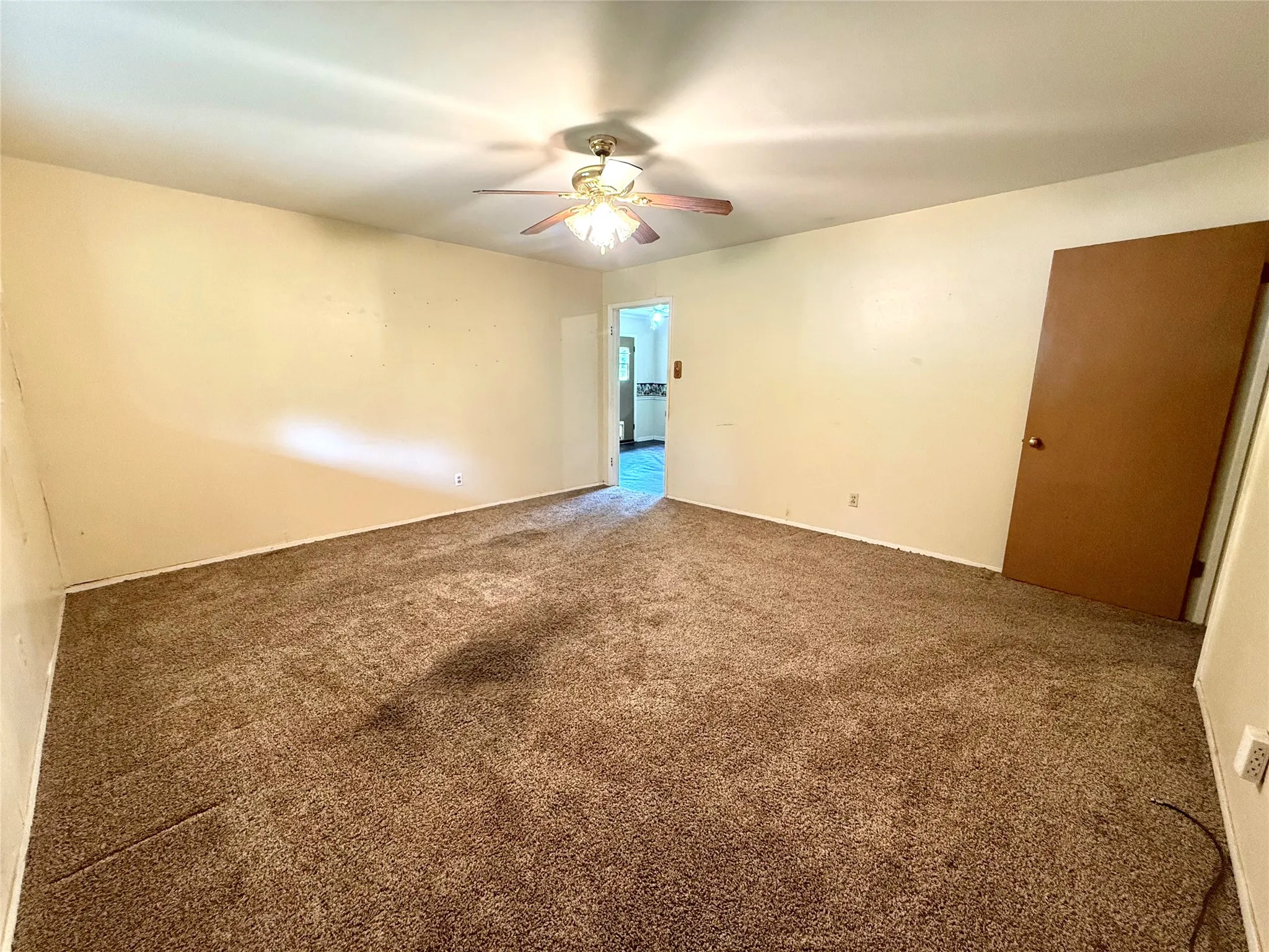 Single Family Residence For Sale in Van Zandt County , 1354 Shady Lane, Canton, Texas 75103, 3 Bedroom, 2 Bathroom, Garage spaces, 1,666 Sqft, built in 1973, Price $169,000, mls#21245816, Real Estate Agent in Canton, Homes For Sale in Van Zandt county, Homes For Sale in Canton, Realtor in Canton Texas, Real Estate Brokerage Independent Realty Texas, Luminita Cordes Realtor