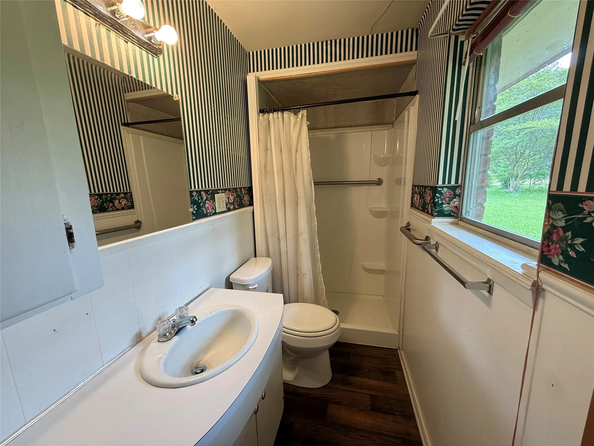 Single Family Residence For Sale in Van Zandt County , 1354 Shady Lane, Canton, Texas 75103, 3 Bedroom, 2 Bathroom, Garage spaces, 1,666 Sqft, built in 1973, Price $169,000, mls#21245816, Real Estate Agent in Canton, Homes For Sale in Van Zandt county, Homes For Sale in Canton, Realtor in Canton Texas, Real Estate Brokerage Independent Realty Texas, Luminita Cordes Realtor