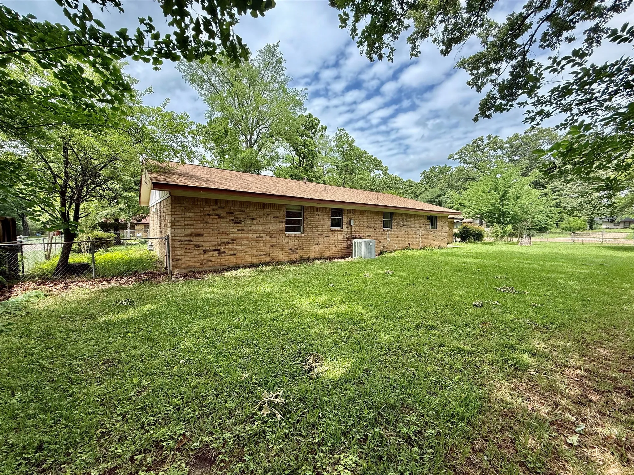 Single Family Residence For Sale in Van Zandt County , 1354 Shady Lane, Canton, Texas 75103, 3 Bedroom, 2 Bathroom, Garage spaces, 1,666 Sqft, built in 1973, Price $169,000, mls#21245816, Real Estate Agent in Canton, Homes For Sale in Van Zandt county, Homes For Sale in Canton, Realtor in Canton Texas, Real Estate Brokerage Independent Realty Texas, Luminita Cordes Realtor