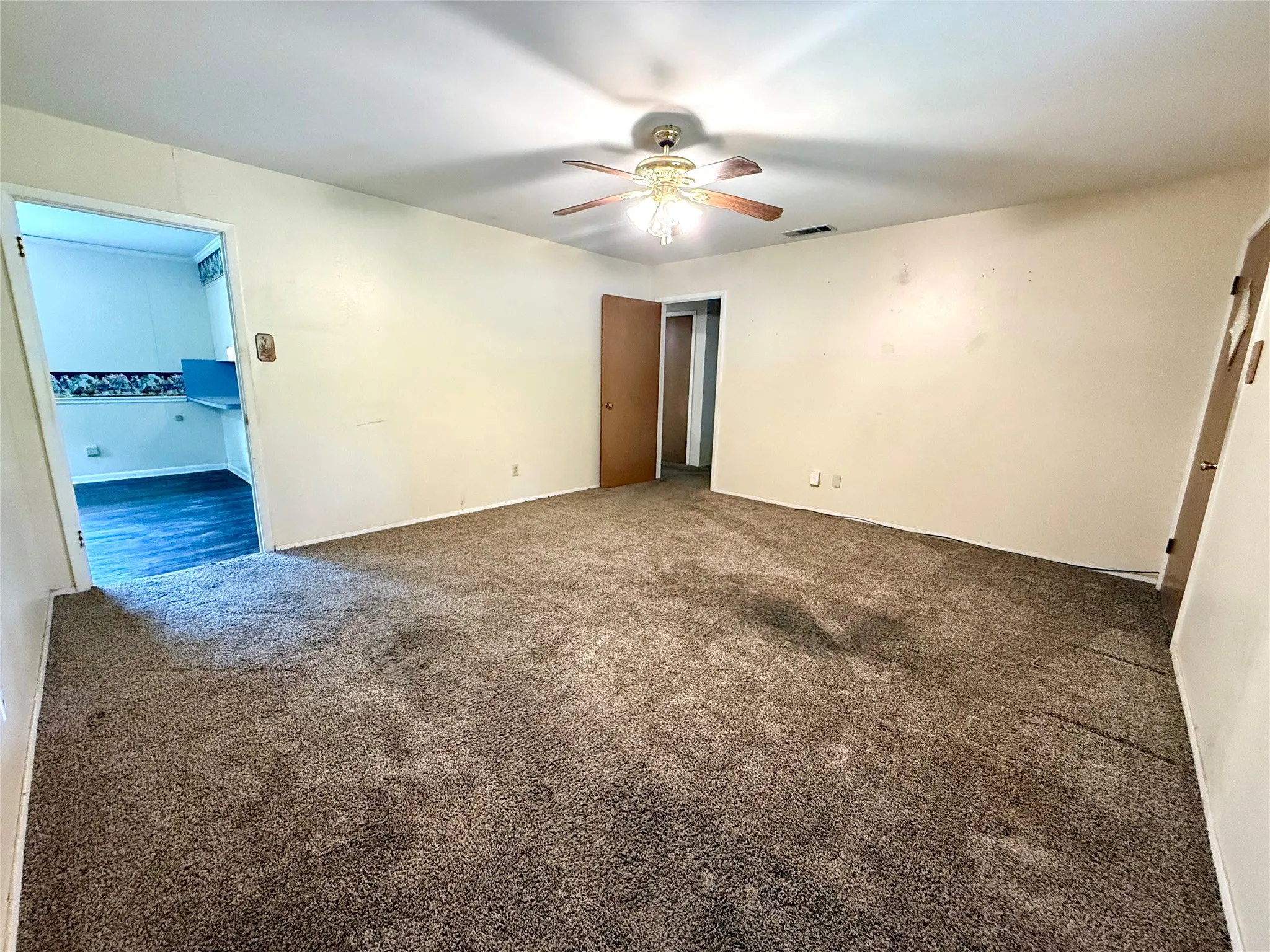 Single Family Residence For Sale in Van Zandt County , 1354 Shady Lane, Canton, Texas 75103, 3 Bedroom, 2 Bathroom, Garage spaces, 1,666 Sqft, built in 1973, Price $169,000, mls#21245816, Real Estate Agent in Canton, Homes For Sale in Van Zandt county, Homes For Sale in Canton, Realtor in Canton Texas, Real Estate Brokerage Independent Realty Texas, Luminita Cordes Realtor