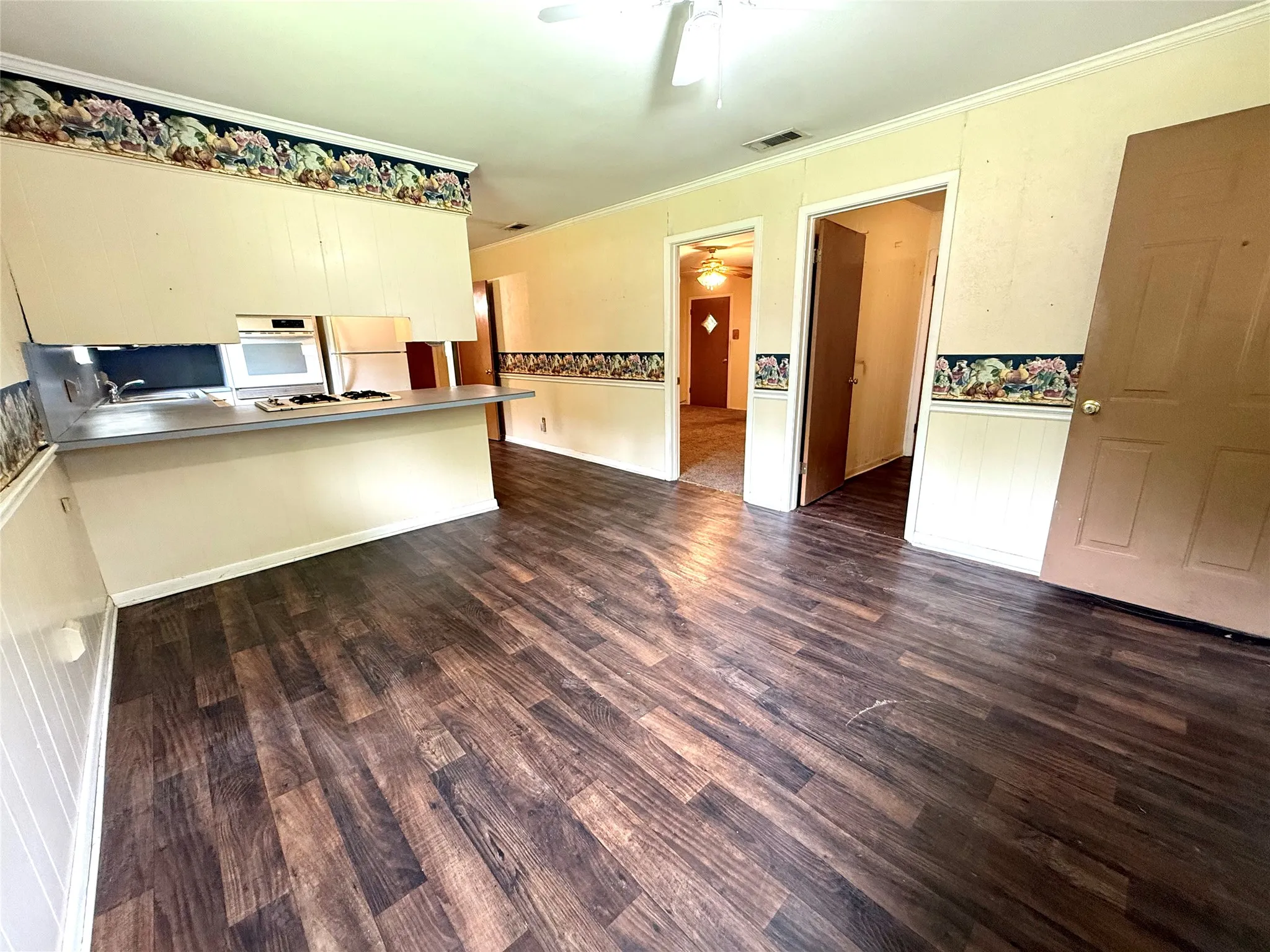Single Family Residence For Sale in Van Zandt County , 1354 Shady Lane, Canton, Texas 75103, 3 Bedroom, 2 Bathroom, Garage spaces, 1,666 Sqft, built in 1973, Price $169,000, mls#21245816, Real Estate Agent in Canton, Homes For Sale in Van Zandt county, Homes For Sale in Canton, Realtor in Canton Texas, Real Estate Brokerage Independent Realty Texas, Luminita Cordes Realtor