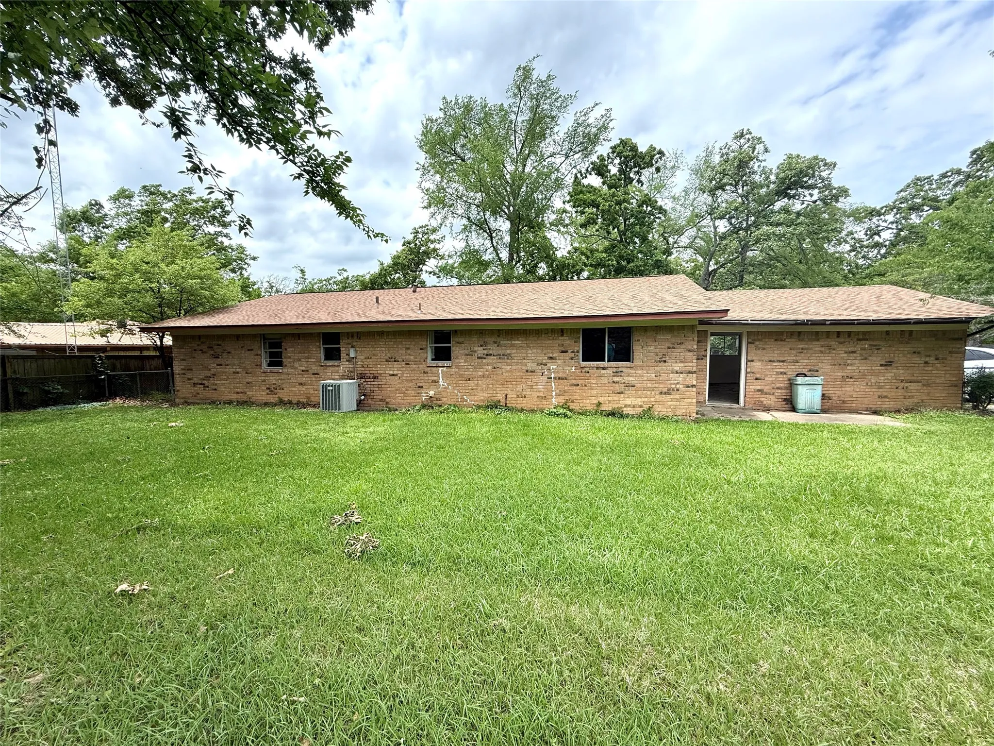 Single Family Residence For Sale in Van Zandt County , 1354 Shady Lane, Canton, Texas 75103, 3 Bedroom, 2 Bathroom, Garage spaces, 1,666 Sqft, built in 1973, Price $169,000, mls#21245816, Real Estate Agent in Canton, Homes For Sale in Van Zandt county, Homes For Sale in Canton, Realtor in Canton Texas, Real Estate Brokerage Independent Realty Texas, Luminita Cordes Realtor
