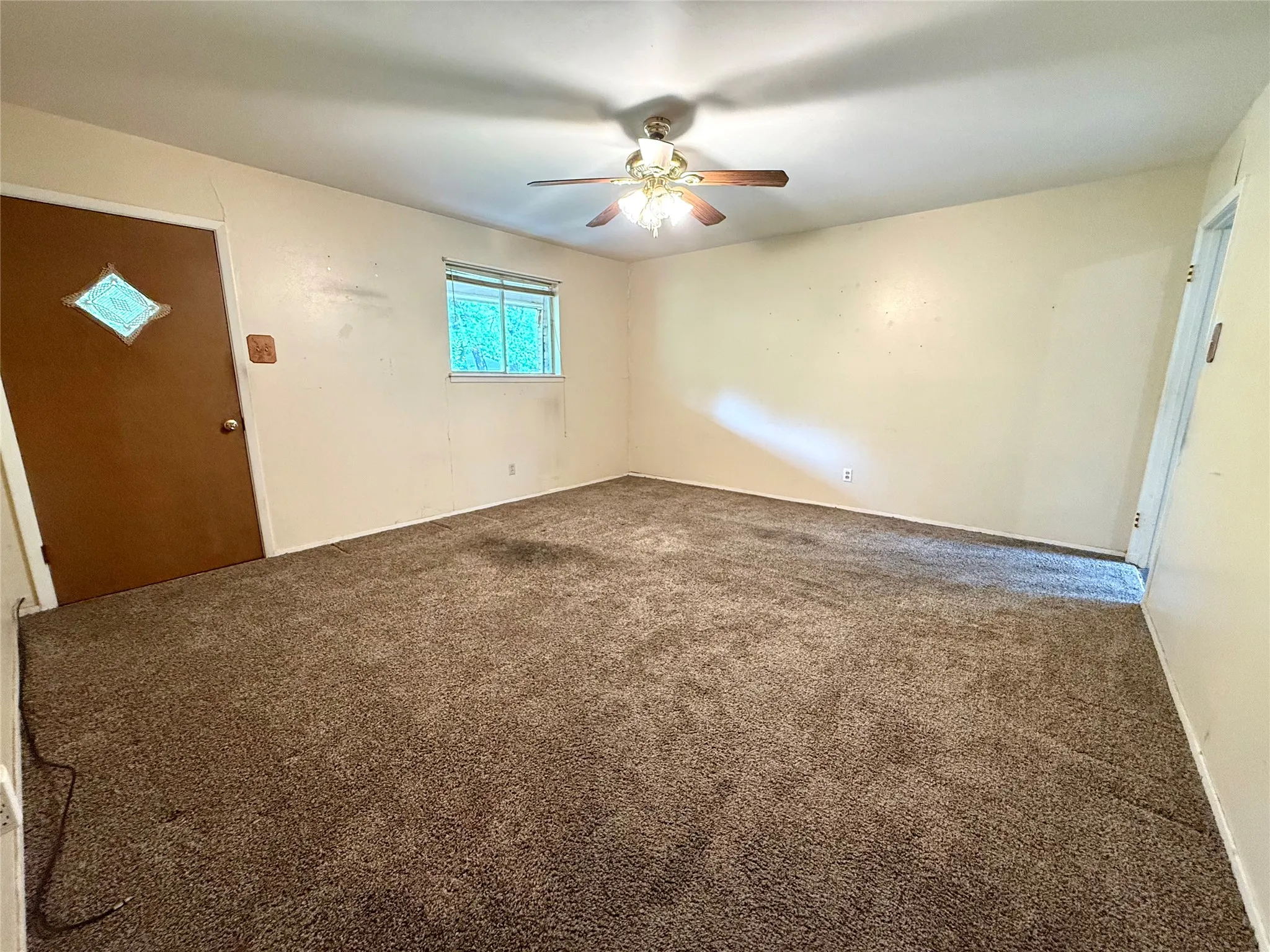 Single Family Residence For Sale in Van Zandt County , 1354 Shady Lane, Canton, Texas 75103, 3 Bedroom, 2 Bathroom, Garage spaces, 1,666 Sqft, built in 1973, Price $169,000, mls#21245816, Real Estate Agent in Canton, Homes For Sale in Van Zandt county, Homes For Sale in Canton, Realtor in Canton Texas, Real Estate Brokerage Independent Realty Texas, Luminita Cordes Realtor