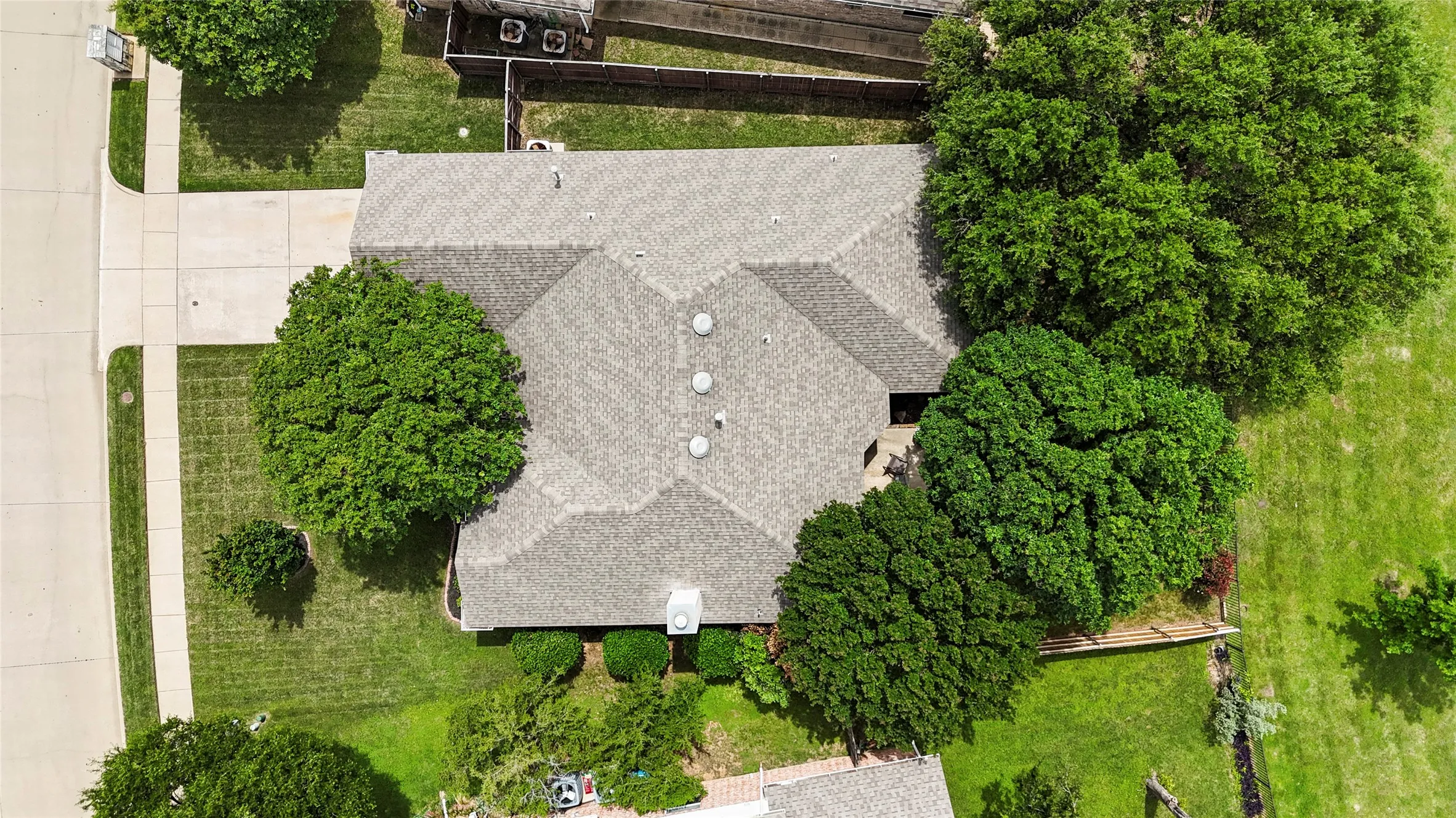 Single Family Residence For Sale in Denton County , 3724 Ranchman Boulevard, Denton, Texas 76210, 4 Bedroom, 2 Bathroom, 2 Garage spaces, 2,163 Sqft, built in 2000, Preowned, mls#21246102, Real Estate Agent in Denton, Homes For Sale in Denton county, Homes For Sale in Denton, Realtor in Denton Texas, Real Estate Brokerage Independent Realty Texas, Luminita Cordes Realtor