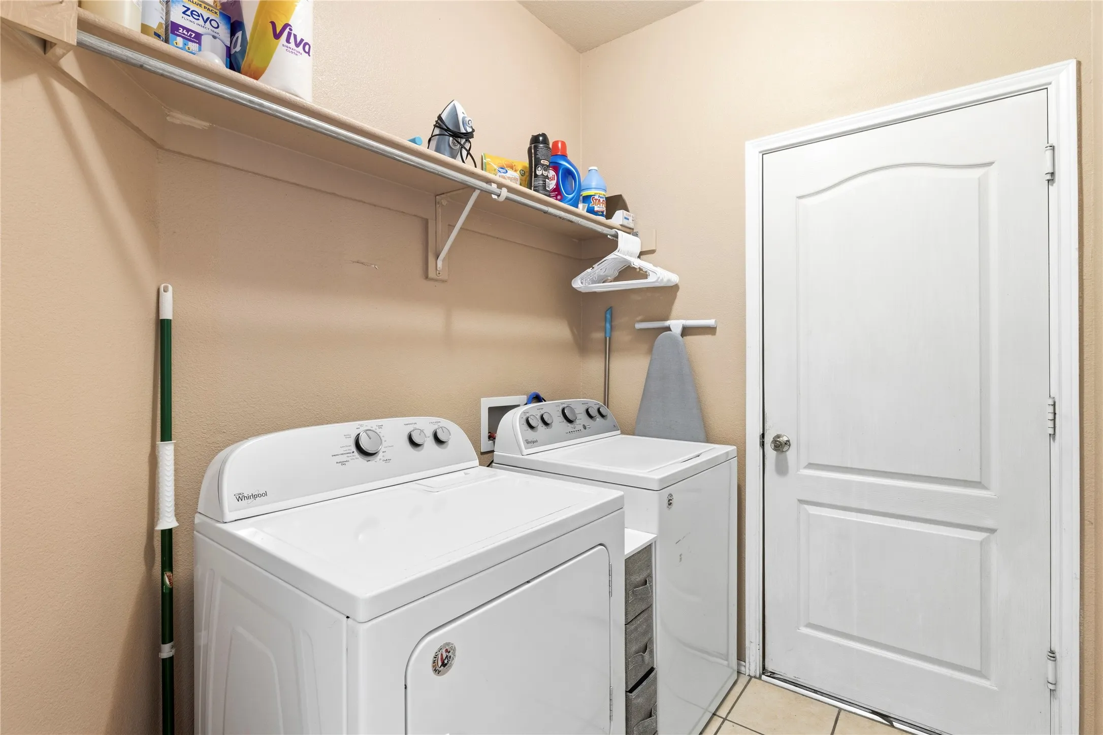 Single Family Residence For Sale in Denton County , 3724 Ranchman Boulevard, Denton, Texas 76210, 4 Bedroom, 2 Bathroom, 2 Garage spaces, 2,163 Sqft, built in 2000, Preowned, mls#21246102, Real Estate Agent in Denton, Homes For Sale in Denton county, Homes For Sale in Denton, Realtor in Denton Texas, Real Estate Brokerage Independent Realty Texas, Luminita Cordes Realtor