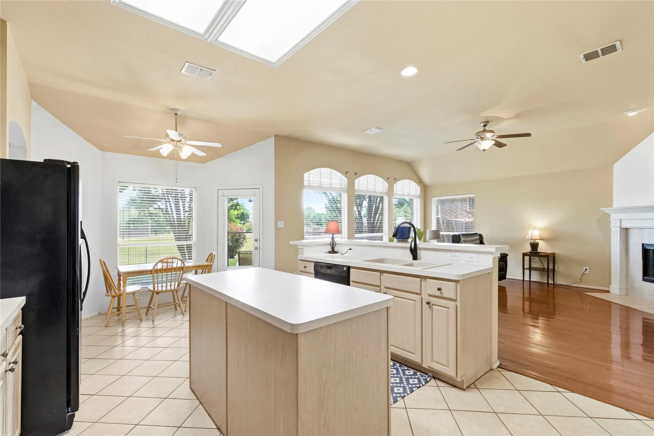 Single Family Residence For Sale in Denton County , 3724 Ranchman Boulevard, Denton, Texas 76210, 4 Bedroom, 2 Bathroom, 2 Garage spaces, 2,163 Sqft, built in 2000, Preowned, mls#21246102, Real Estate Agent in Denton, Homes For Sale in Denton county, Homes For Sale in Denton, Realtor in Denton Texas, Real Estate Brokerage Independent Realty Texas, Luminita Cordes Realtor