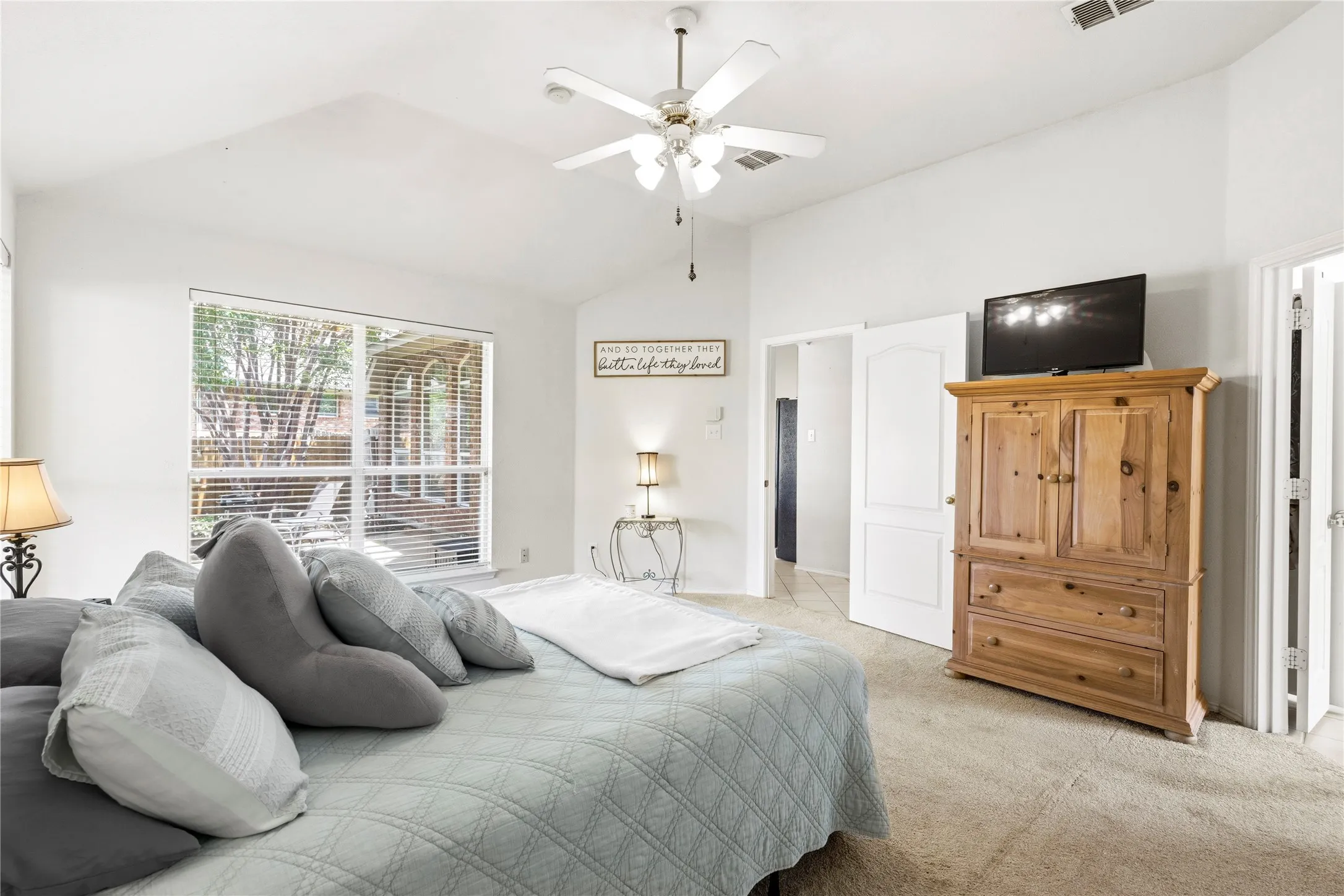 Single Family Residence For Sale in Denton County , 3724 Ranchman Boulevard, Denton, Texas 76210, 4 Bedroom, 2 Bathroom, 2 Garage spaces, 2,163 Sqft, built in 2000, Preowned, mls#21246102, Real Estate Agent in Denton, Homes For Sale in Denton county, Homes For Sale in Denton, Realtor in Denton Texas, Real Estate Brokerage Independent Realty Texas, Luminita Cordes Realtor