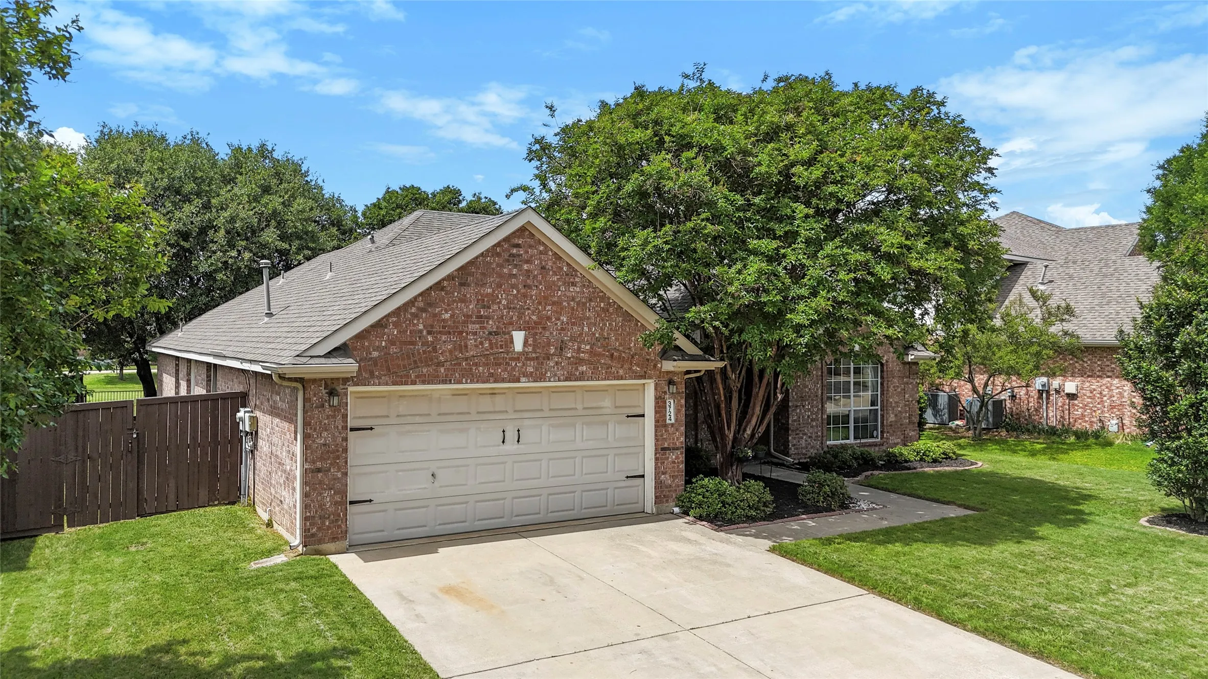 Single Family Residence For Sale in Denton County , 3724 Ranchman Boulevard, Denton, Texas 76210, 4 Bedroom, 2 Bathroom, 2 Garage spaces, 2,163 Sqft, built in 2000, Preowned, mls#21246102, Real Estate Agent in Denton, Homes For Sale in Denton county, Homes For Sale in Denton, Realtor in Denton Texas, Real Estate Brokerage Independent Realty Texas, Luminita Cordes Realtor