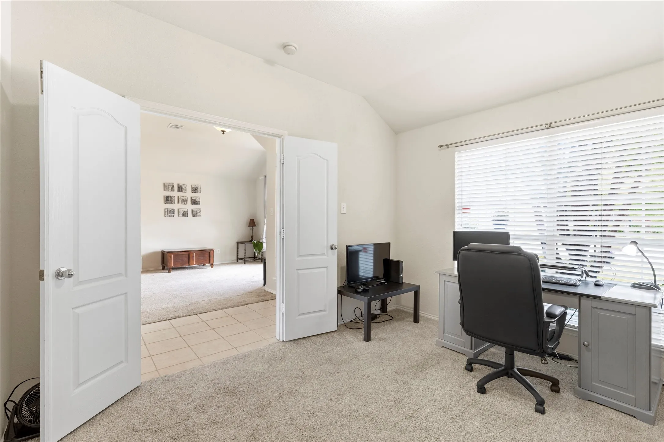 Single Family Residence For Sale in Denton County , 3724 Ranchman Boulevard, Denton, Texas 76210, 4 Bedroom, 2 Bathroom, 2 Garage spaces, 2,163 Sqft, built in 2000, Preowned, mls#21246102, Real Estate Agent in Denton, Homes For Sale in Denton county, Homes For Sale in Denton, Realtor in Denton Texas, Real Estate Brokerage Independent Realty Texas, Luminita Cordes Realtor