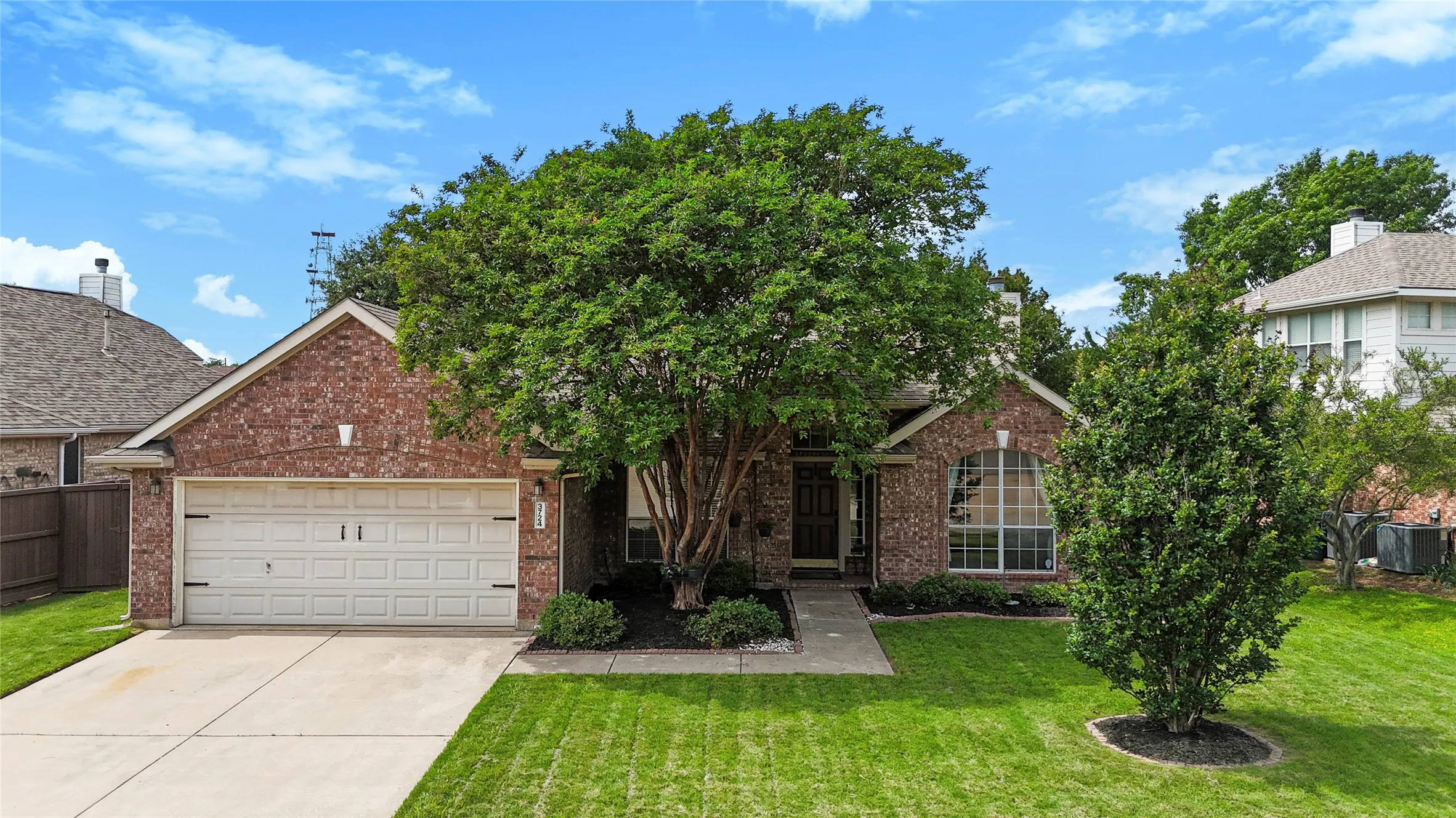 Single Family Residence For Sale in Denton County , 3724 Ranchman Boulevard, Denton, Texas 76210, 4 Bedroom, 2 Bathroom, 2 Garage spaces, 2,163 Sqft, built in 2000, Preowned, mls#21246102, Real Estate Agent in Denton, Homes For Sale in Denton county, Homes For Sale in Denton, Realtor in Denton Texas, Real Estate Brokerage Independent Realty Texas, Luminita Cordes Realtor