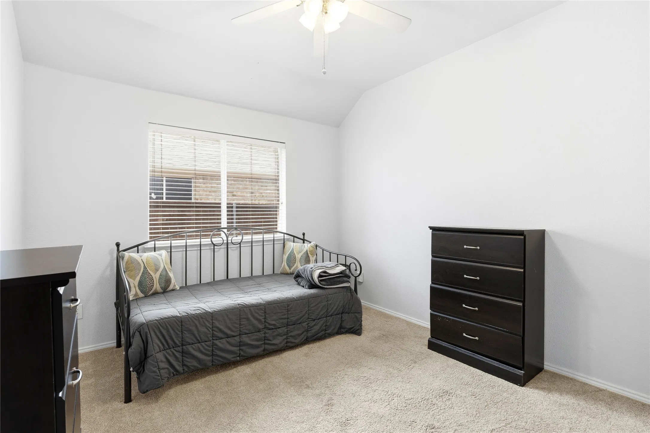 Single Family Residence For Sale in Denton County , 3724 Ranchman Boulevard, Denton, Texas 76210, 4 Bedroom, 2 Bathroom, 2 Garage spaces, 2,163 Sqft, built in 2000, Preowned, mls#21246102, Real Estate Agent in Denton, Homes For Sale in Denton county, Homes For Sale in Denton, Realtor in Denton Texas, Real Estate Brokerage Independent Realty Texas, Luminita Cordes Realtor