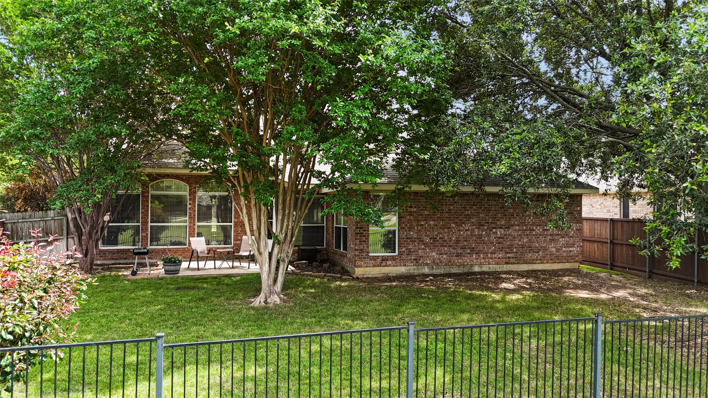 Single Family Residence For Sale in Denton County , 3724 Ranchman Boulevard, Denton, Texas 76210, 4 Bedroom, 2 Bathroom, 2 Garage spaces, 2,163 Sqft, built in 2000, Preowned, mls#21246102, Real Estate Agent in Denton, Homes For Sale in Denton county, Homes For Sale in Denton, Realtor in Denton Texas, Real Estate Brokerage Independent Realty Texas, Luminita Cordes Realtor