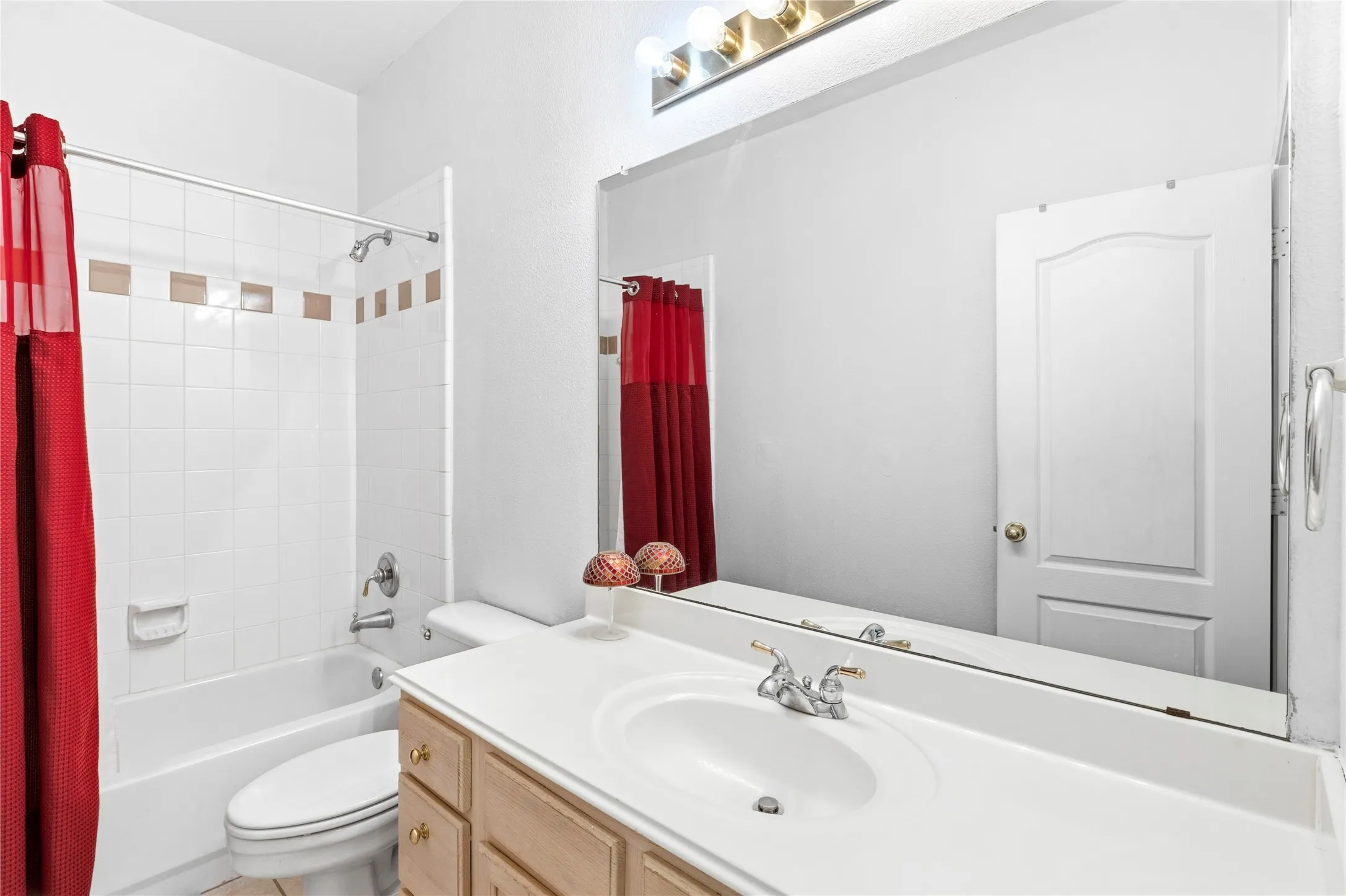 Single Family Residence For Sale in Denton County , 3724 Ranchman Boulevard, Denton, Texas 76210, 4 Bedroom, 2 Bathroom, 2 Garage spaces, 2,163 Sqft, built in 2000, Preowned, mls#21246102, Real Estate Agent in Denton, Homes For Sale in Denton county, Homes For Sale in Denton, Realtor in Denton Texas, Real Estate Brokerage Independent Realty Texas, Luminita Cordes Realtor
