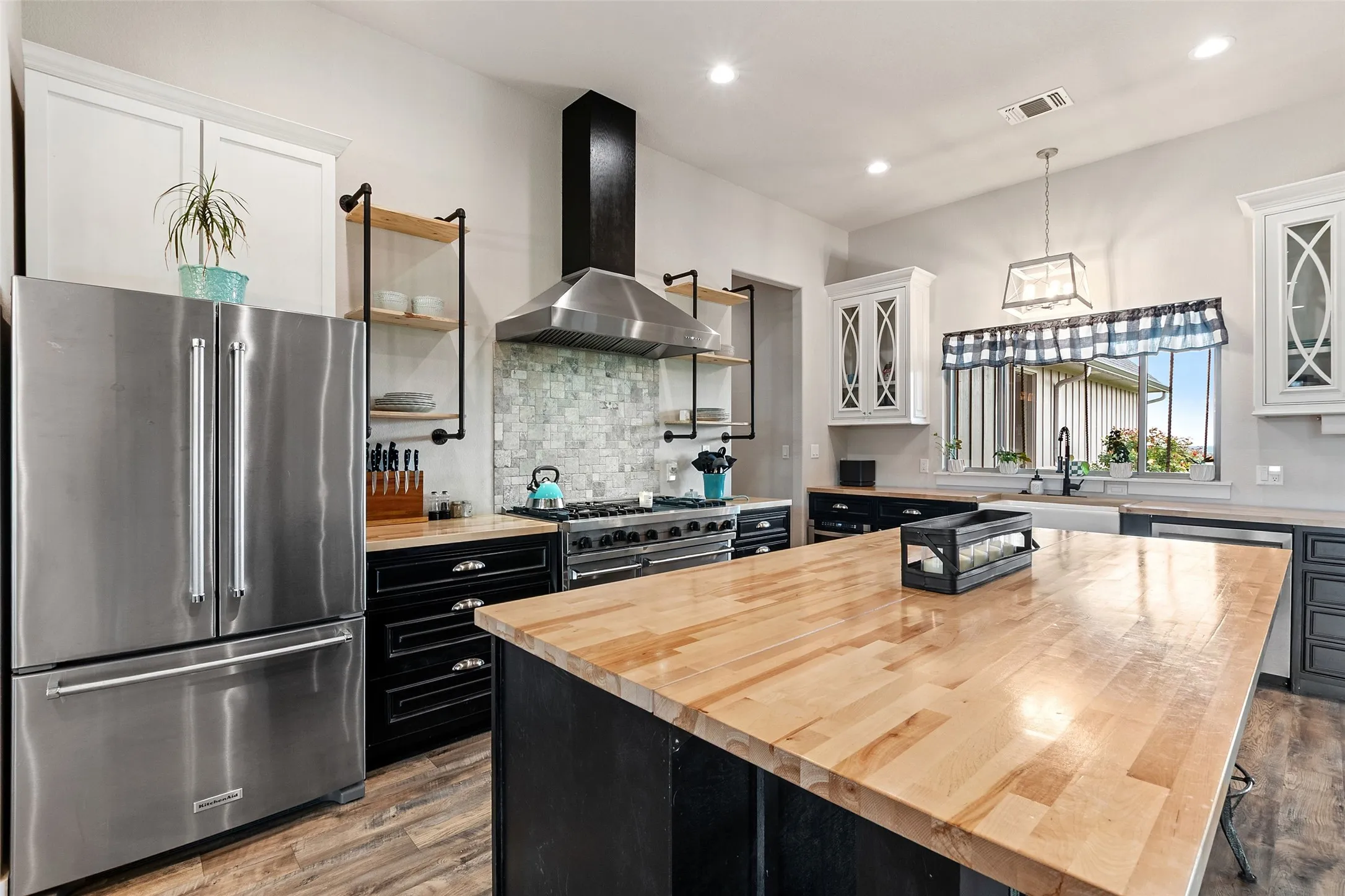 Single Family Residence For Sale in Palo Pinto County , 3017 Shooting Star Court, Graford, Texas 76449, 3 Bedroom, 3 Bathroom, 3 Garage spaces, 2,400 Sqft, built in 2022, Preowned, Price $850,000, mls#21231446, Real Estate Agent in Graford, Homes For Sale in Palo Pinto county, Homes For Sale in Graford, Realtor in Graford Texas, Real Estate Brokerage Independent Realty Texas, Luminita Cordes Realtor