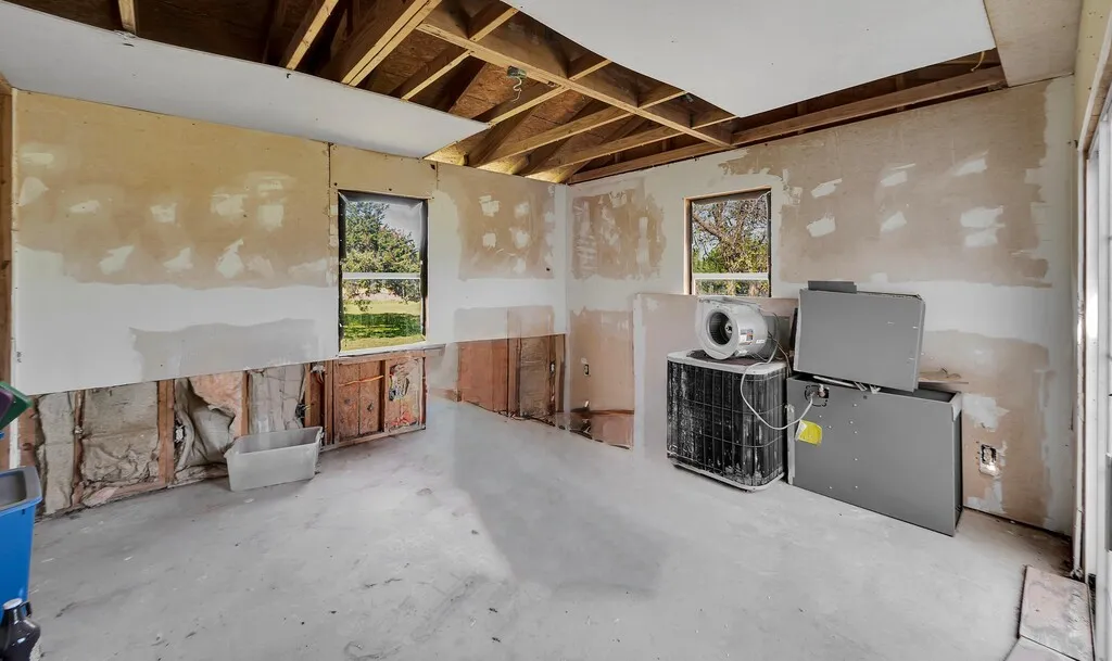 Single Family Residence For Sale in Bosque County , 105 County Road 3590, China Spring, Texas 76633, 3 Bedroom, 2 Bathroom, 1 Garage spaces, 1,309 Sqft, built in 1980, Preowned, mls#21220545, Real Estate Agent in China Spring, Homes For Sale in Bosque county, Homes For Sale in China Spring, Realtor in China Spring Texas, Real Estate Brokerage Independent Realty Texas, Luminita Cordes Realtor