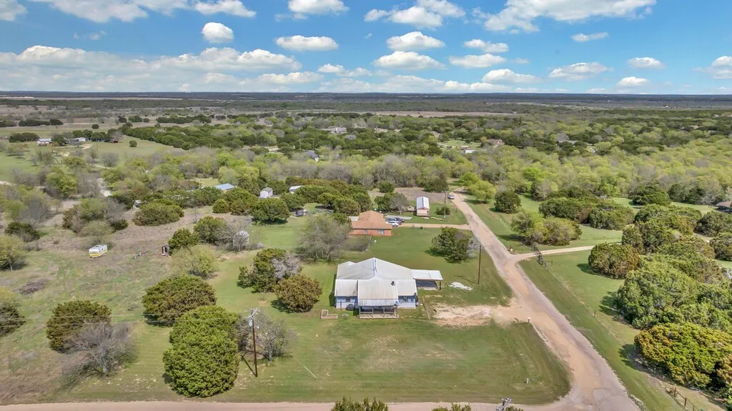 Single Family Residence For Sale in Bosque County , 105 County Road 3590, China Spring, Texas 76633, 3 Bedroom, 2 Bathroom, 1 Garage spaces, 1,309 Sqft, built in 1980, Preowned, mls#21220545, Real Estate Agent in China Spring, Homes For Sale in Bosque county, Homes For Sale in China Spring, Realtor in China Spring Texas, Real Estate Brokerage Independent Realty Texas, Luminita Cordes Realtor