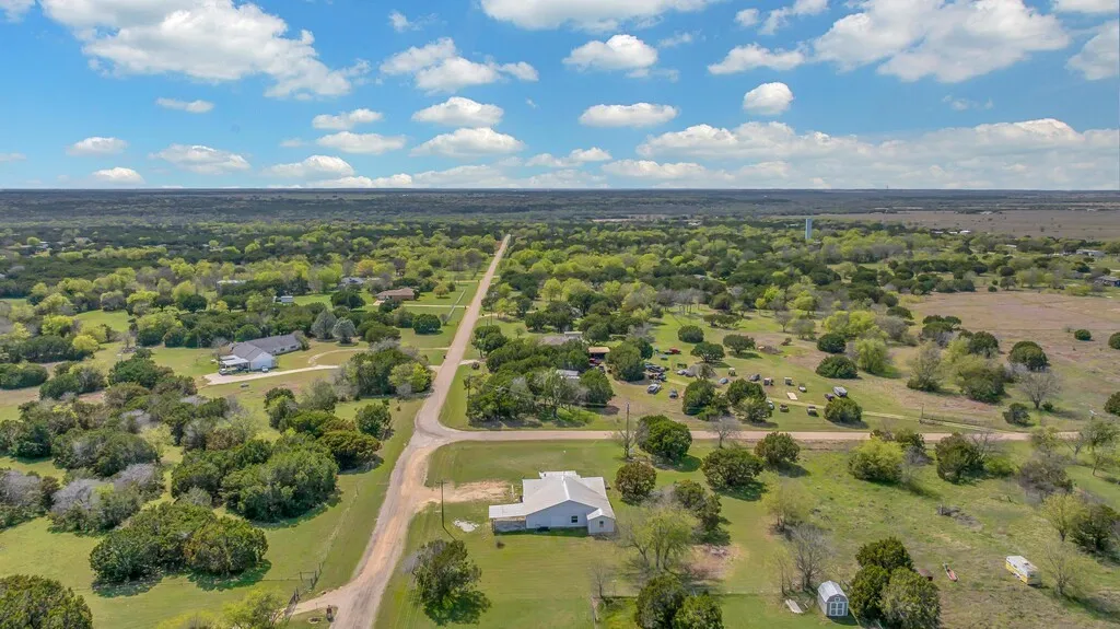 Single Family Residence For Sale in Bosque County , 105 County Road 3590, China Spring, Texas 76633, 3 Bedroom, 2 Bathroom, 1 Garage spaces, 1,309 Sqft, built in 1980, Preowned, mls#21220545, Real Estate Agent in China Spring, Homes For Sale in Bosque county, Homes For Sale in China Spring, Realtor in China Spring Texas, Real Estate Brokerage Independent Realty Texas, Luminita Cordes Realtor
