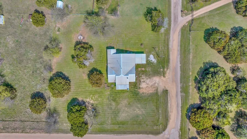 Single Family Residence For Sale in Bosque County , 105 County Road 3590, China Spring, Texas 76633, 3 Bedroom, 2 Bathroom, 1 Garage spaces, 1,309 Sqft, built in 1980, Preowned, mls#21220545, Real Estate Agent in China Spring, Homes For Sale in Bosque county, Homes For Sale in China Spring, Realtor in China Spring Texas, Real Estate Brokerage Independent Realty Texas, Luminita Cordes Realtor